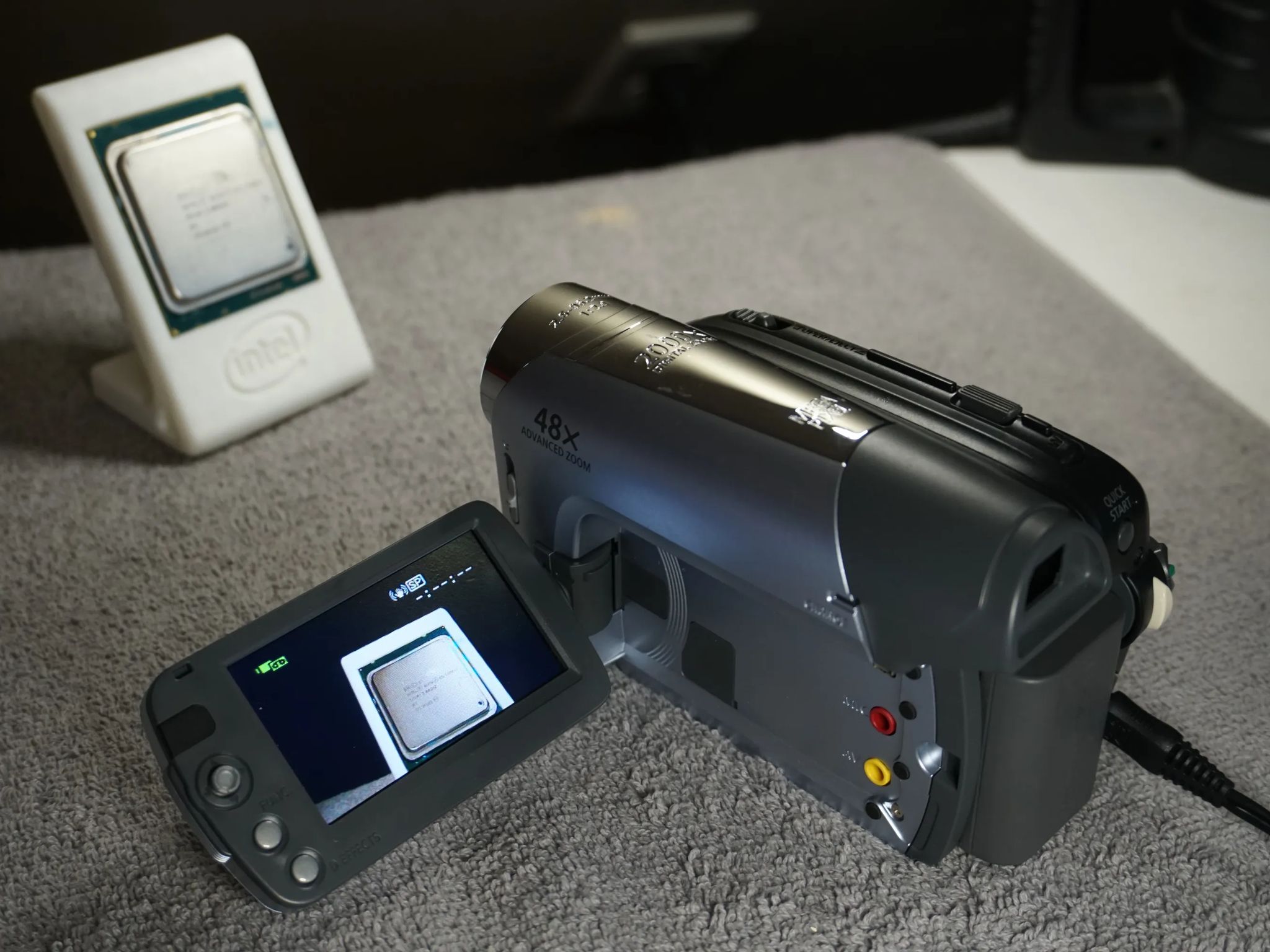 Canon ZR930 Camcorder + Battery & Power Adapter