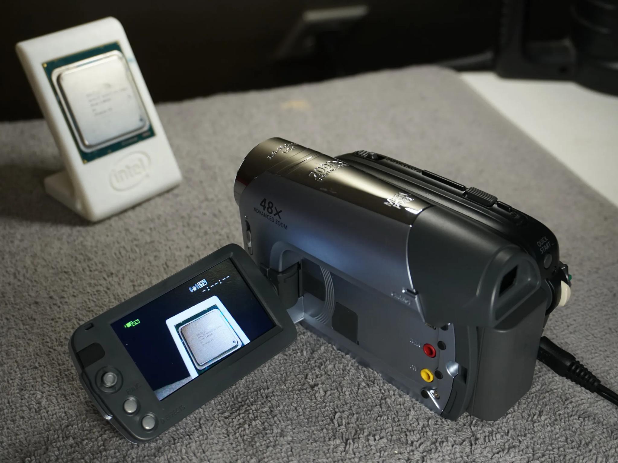 Canon ZR930 Camcorder + Battery & Power Adapter
