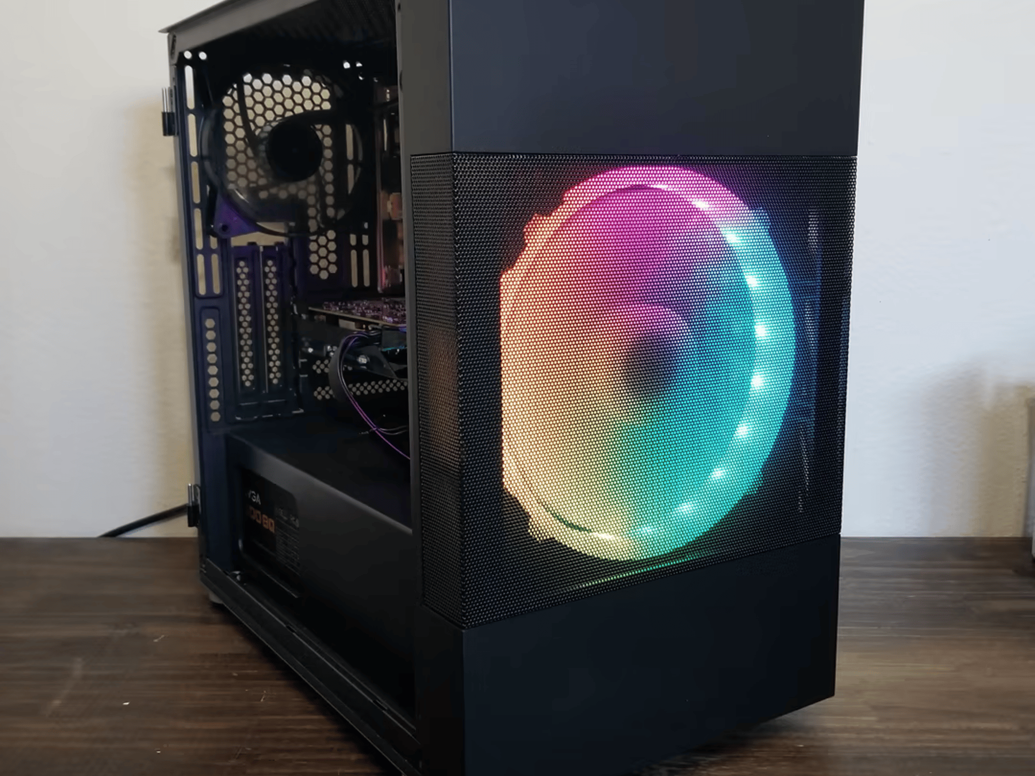 Intel Core i3 8300 // EVGA GeForce GTX 960 2G // Crucial 4x4 16GB // 480GB SSD