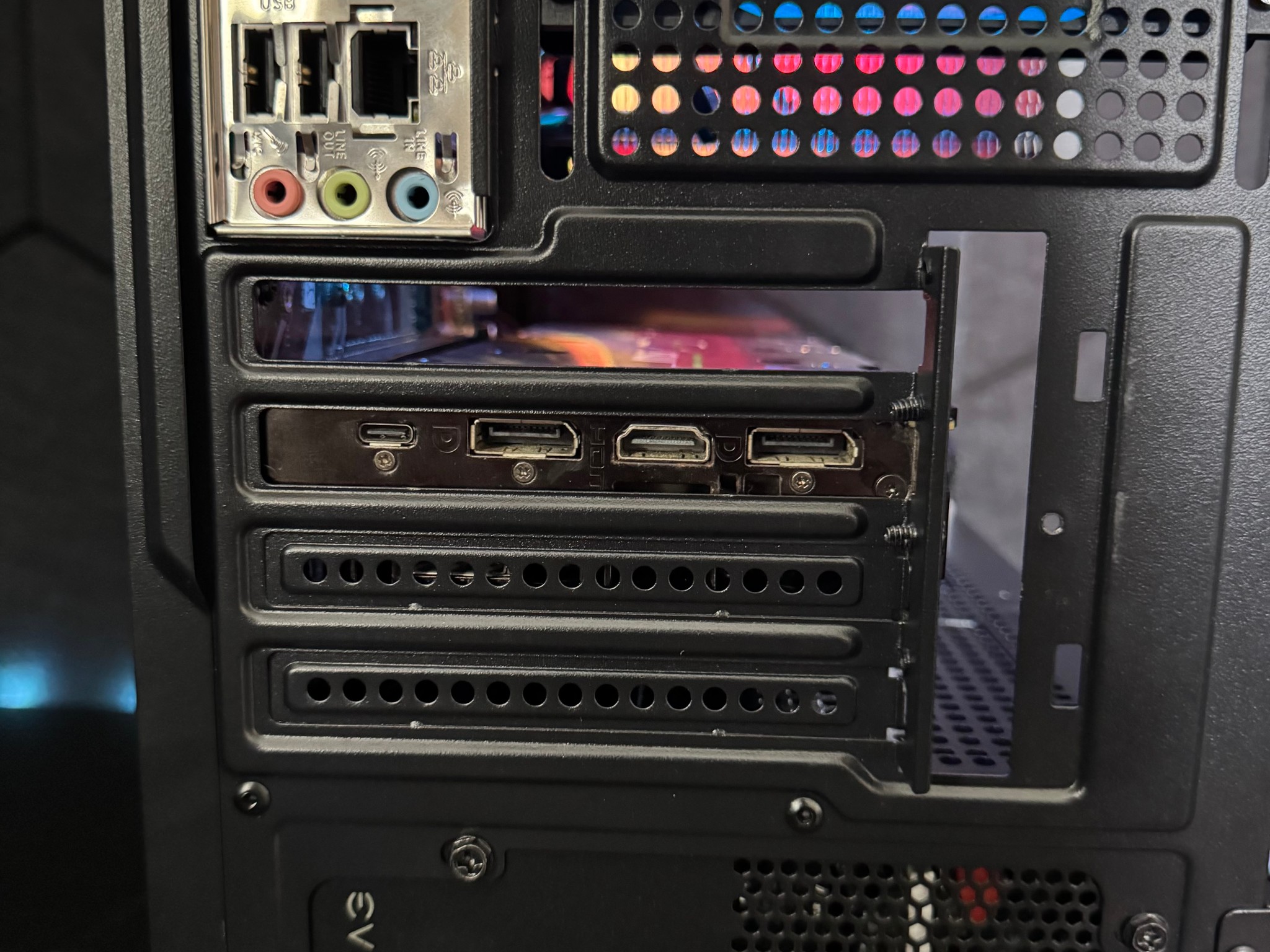 RTX 2080 / AMD Ryzen 7 3700X / 16GB DDR4 / 240GB SSD + 2TB HDD