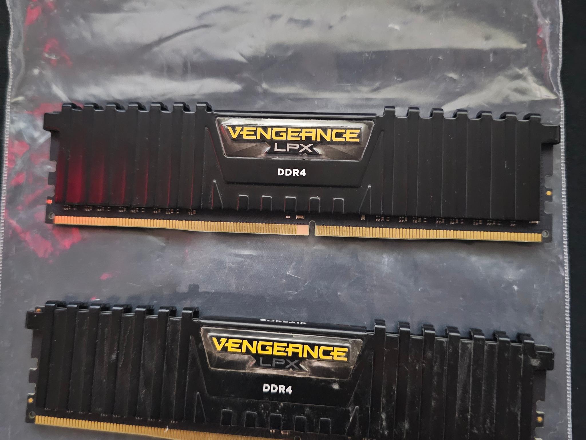 2×8 DDR4 2400MHz CL16 Ram