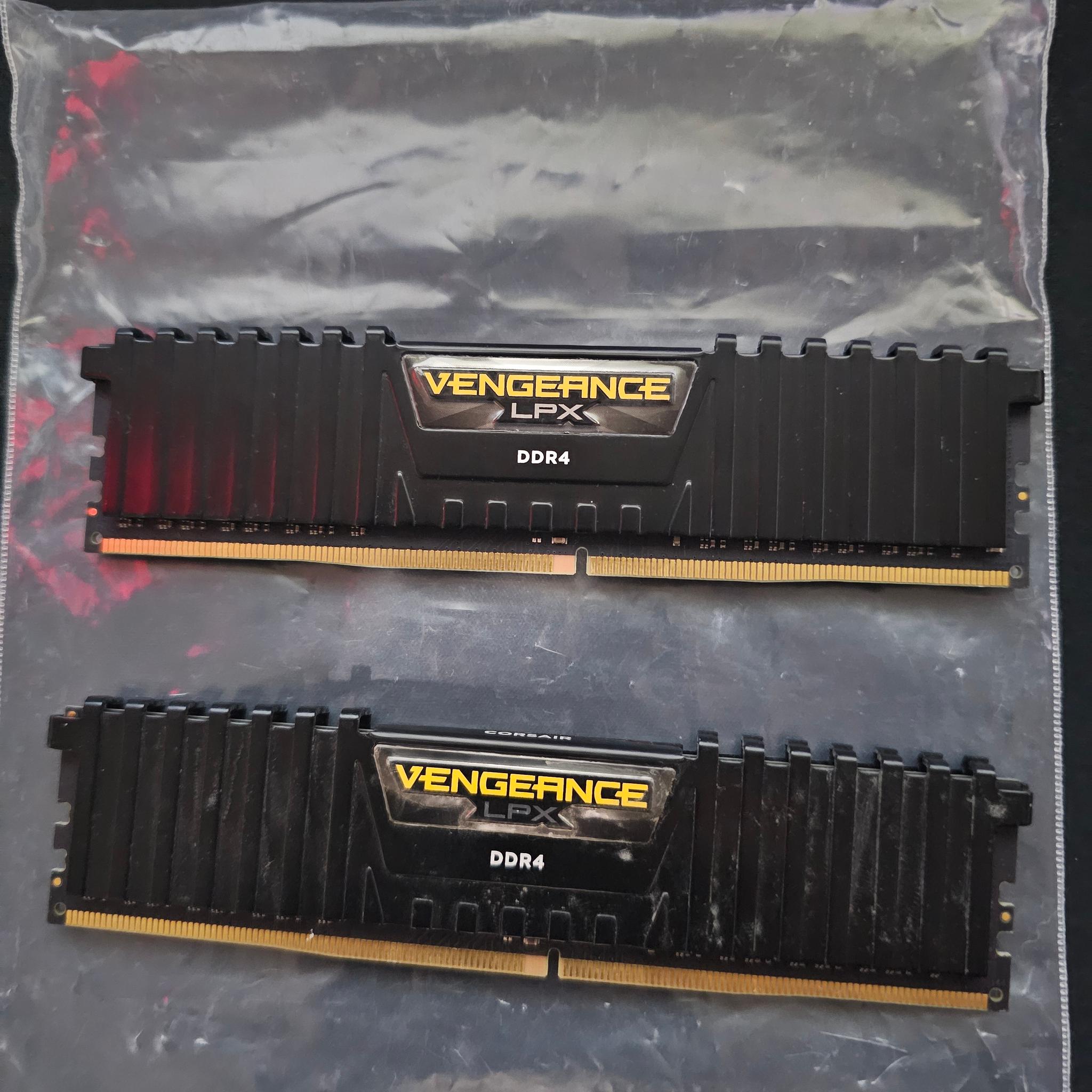 2×8 DDR4 2400MHz CL16 Ram