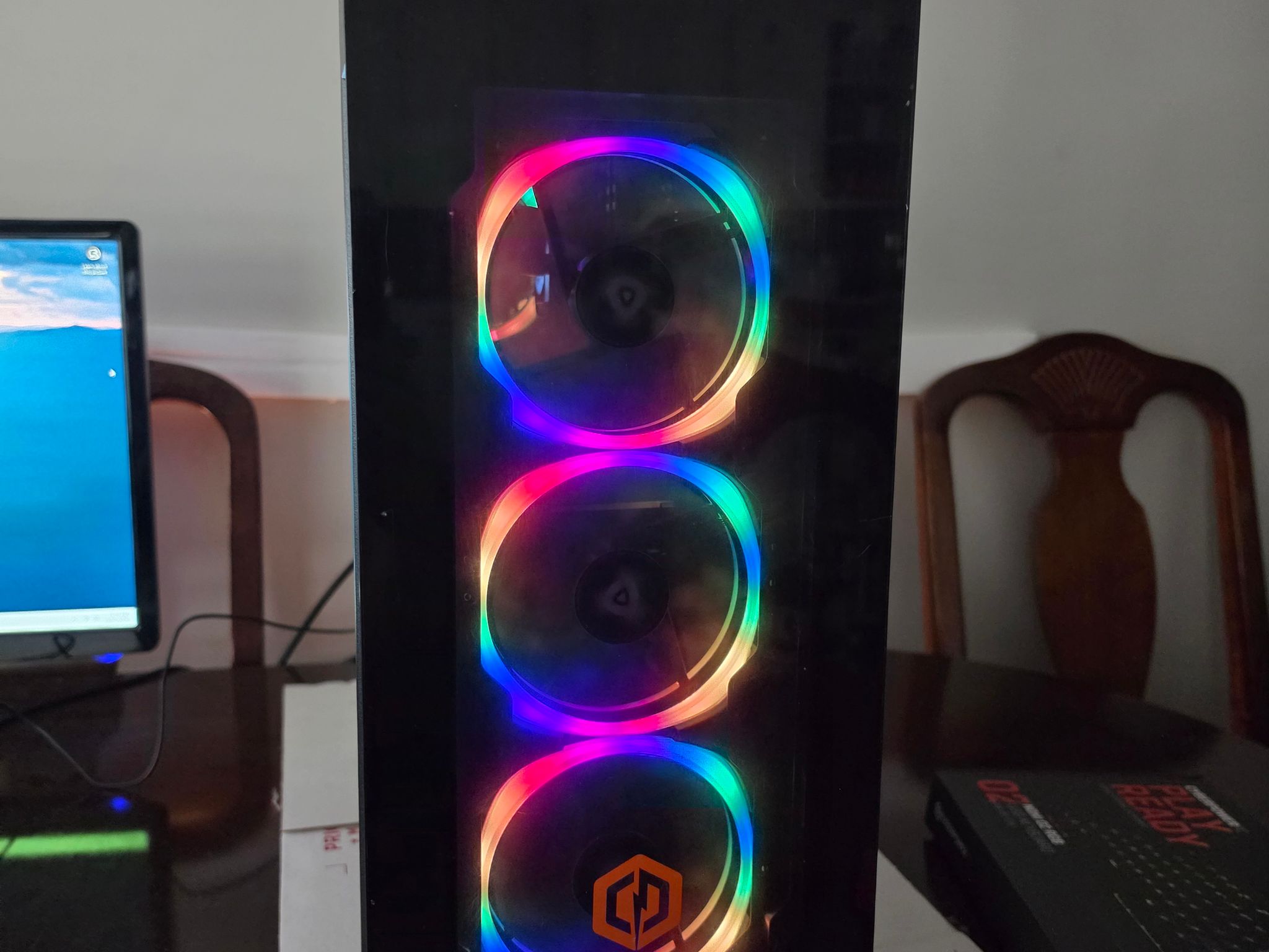 Phantom Blade - RX 7800 XT Gaming PC - Ryzen 7 8700F, 2TB NVMe, 32GB DDR5