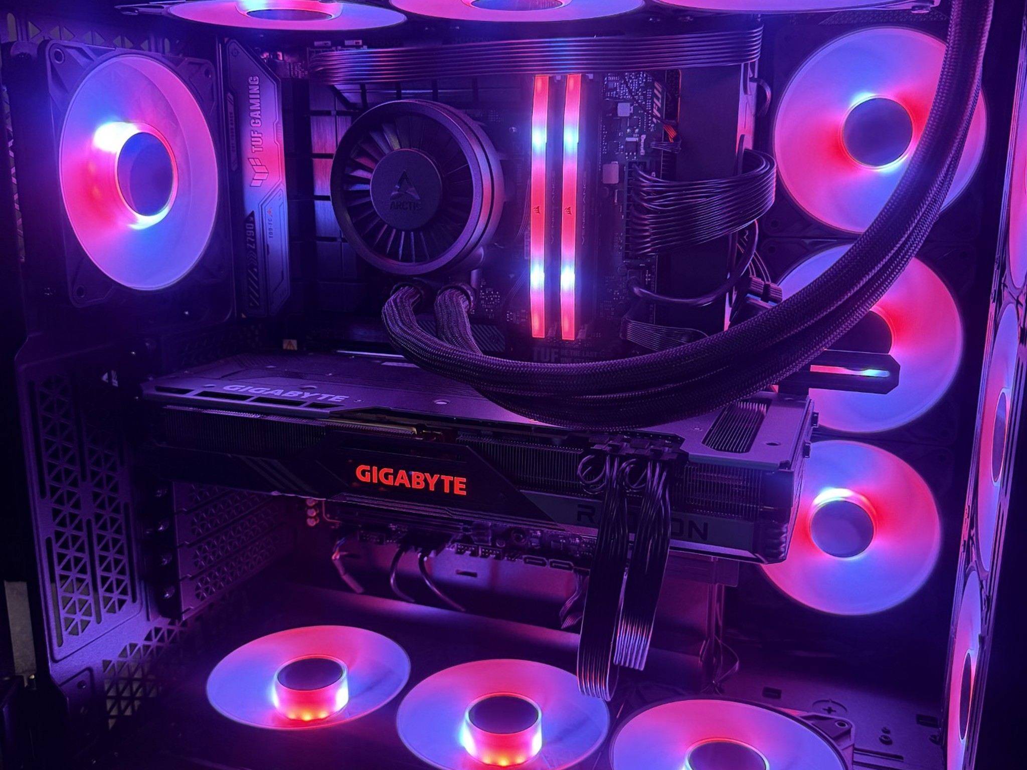 Radeon RX 7900 XTX Custom Gaming PC - Core i7-14700KF, 1TB NVMe SSD