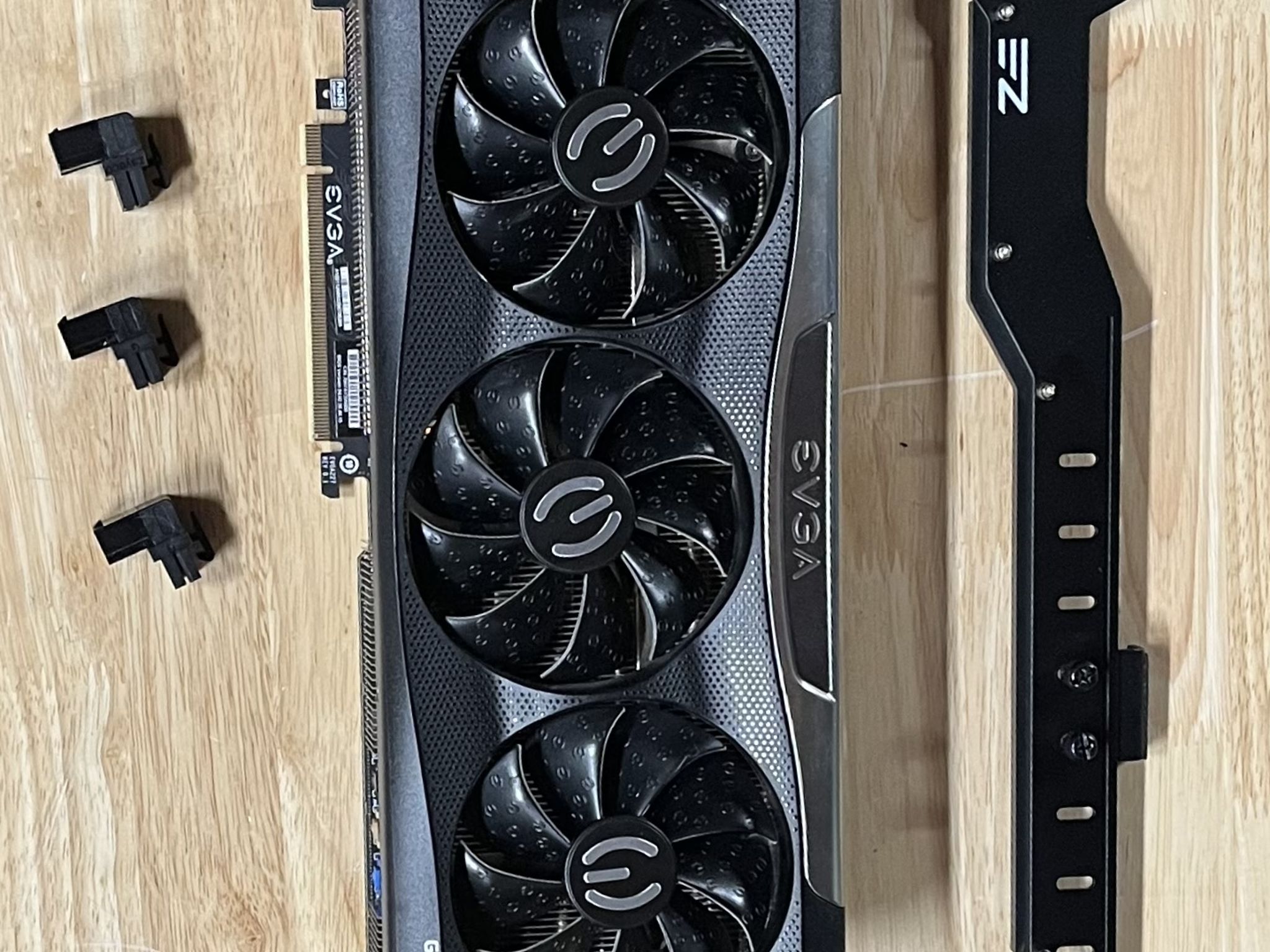 EVGA 3090 FTW with anti-sag bracket and right-angled PCIe power adaptors