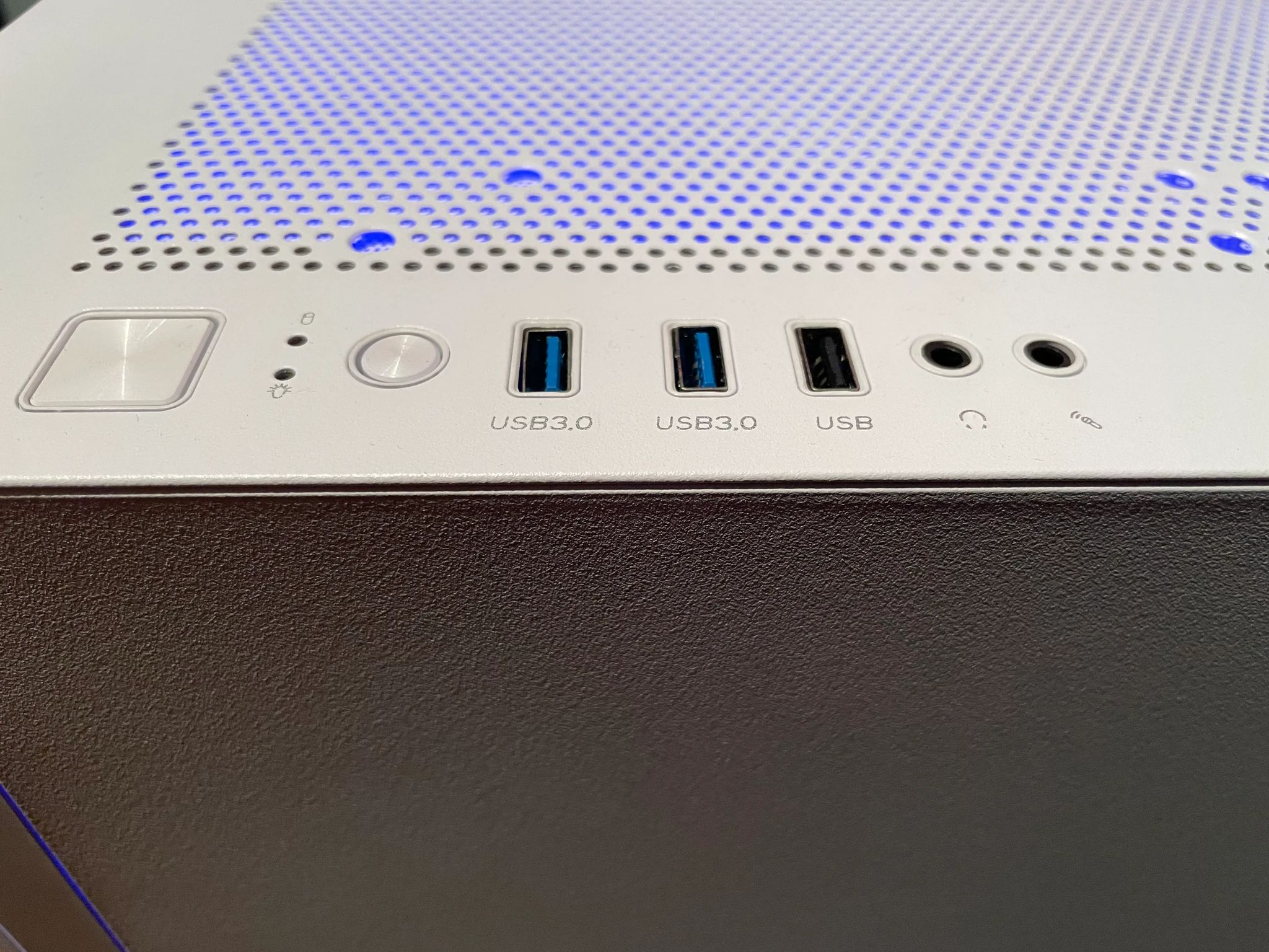 ‼️Budget‼️White PC Ryzen 5 5600 | RX 6600 XT 8 GB | Windows 11 Home | WIFI and Bluetooth!!!