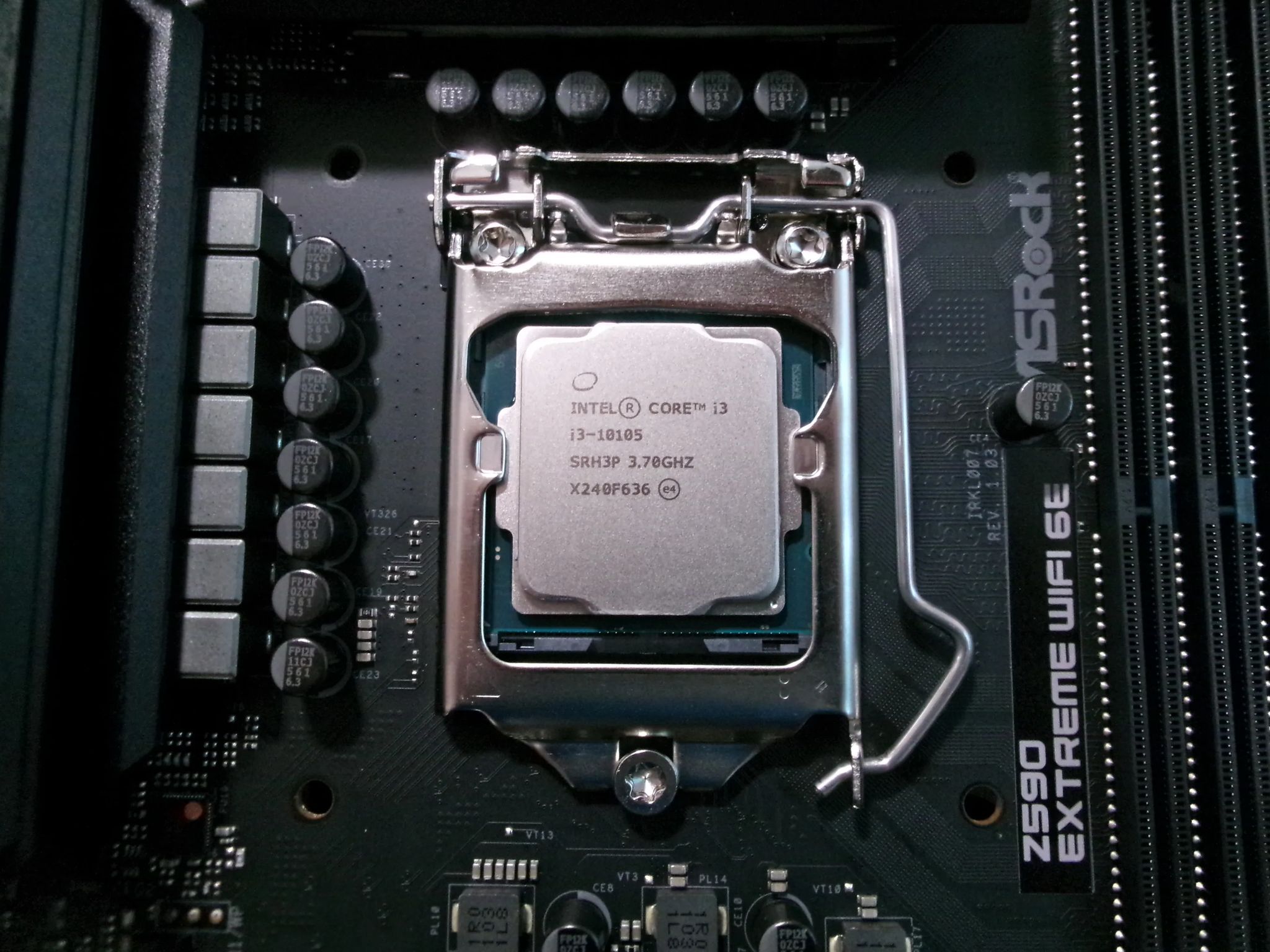 Intel i3-10105 + Z590 Extreme
