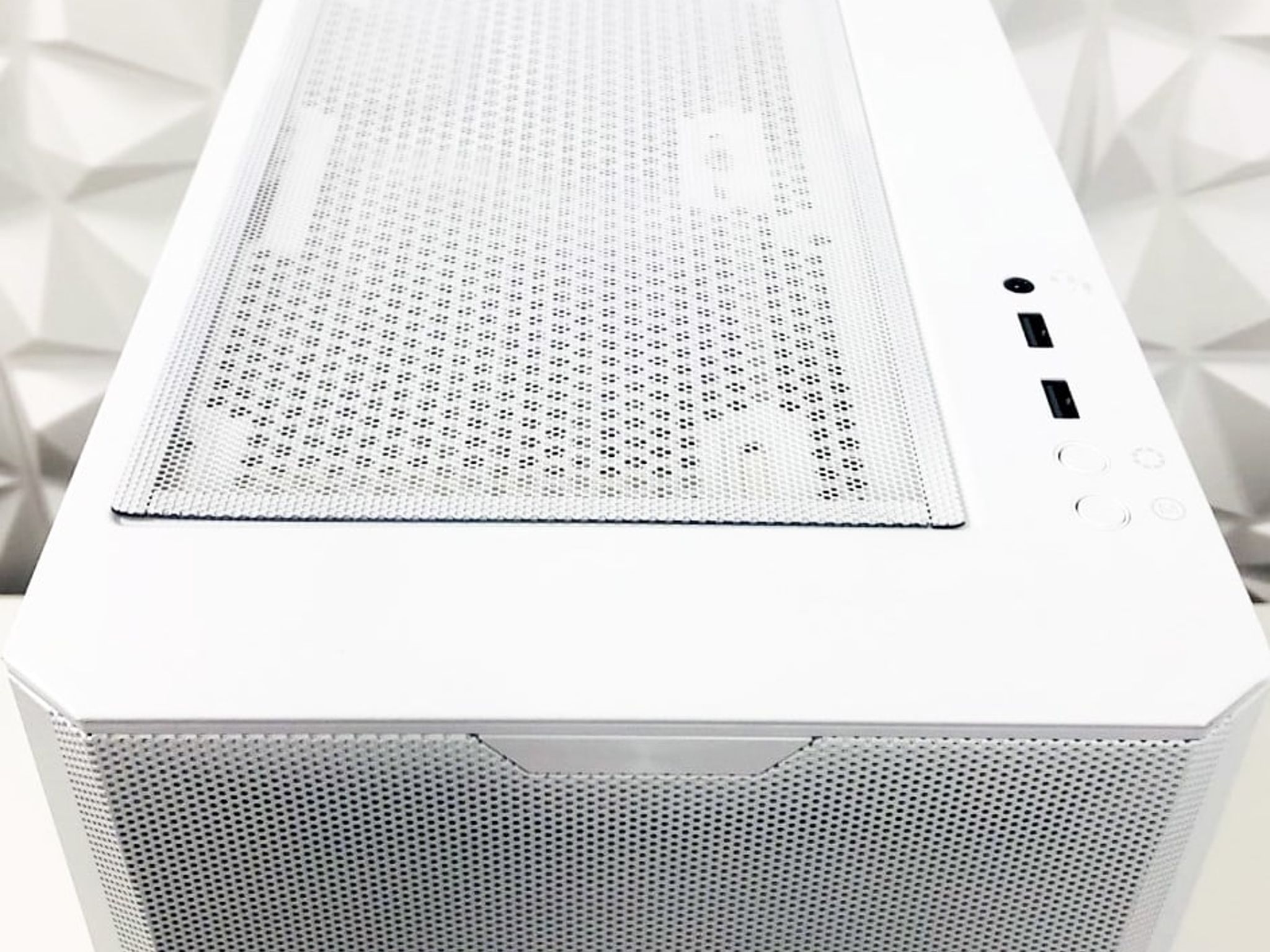 ⚜️The Guardian WHITE Gaming PC⚜️ RTX 4070 12GB | i7-13700KF | 32GB DDR5 | 1T M.2 | Windows 11 Home