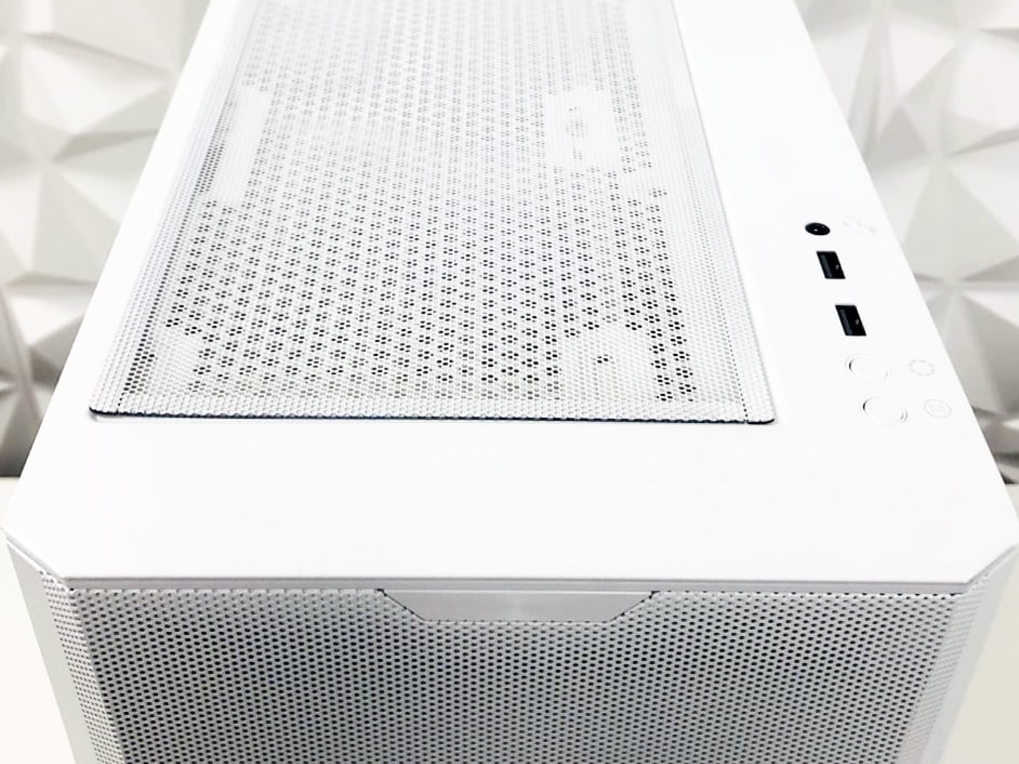 ⚜️The Guardian WHITE Gaming PC⚜️ RTX 4070 12GB | i7-13700KF | 32GB DDR5 | 1T M.2 | Windows 11 Home