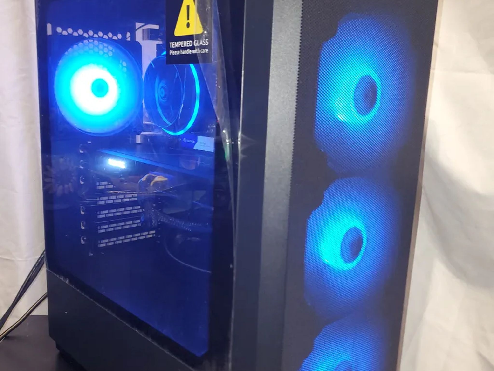 Phanteks Intel Core i7, 16GB RAM, ARC A750, PCIe 4.0 2TB, 1440p Gaming PC