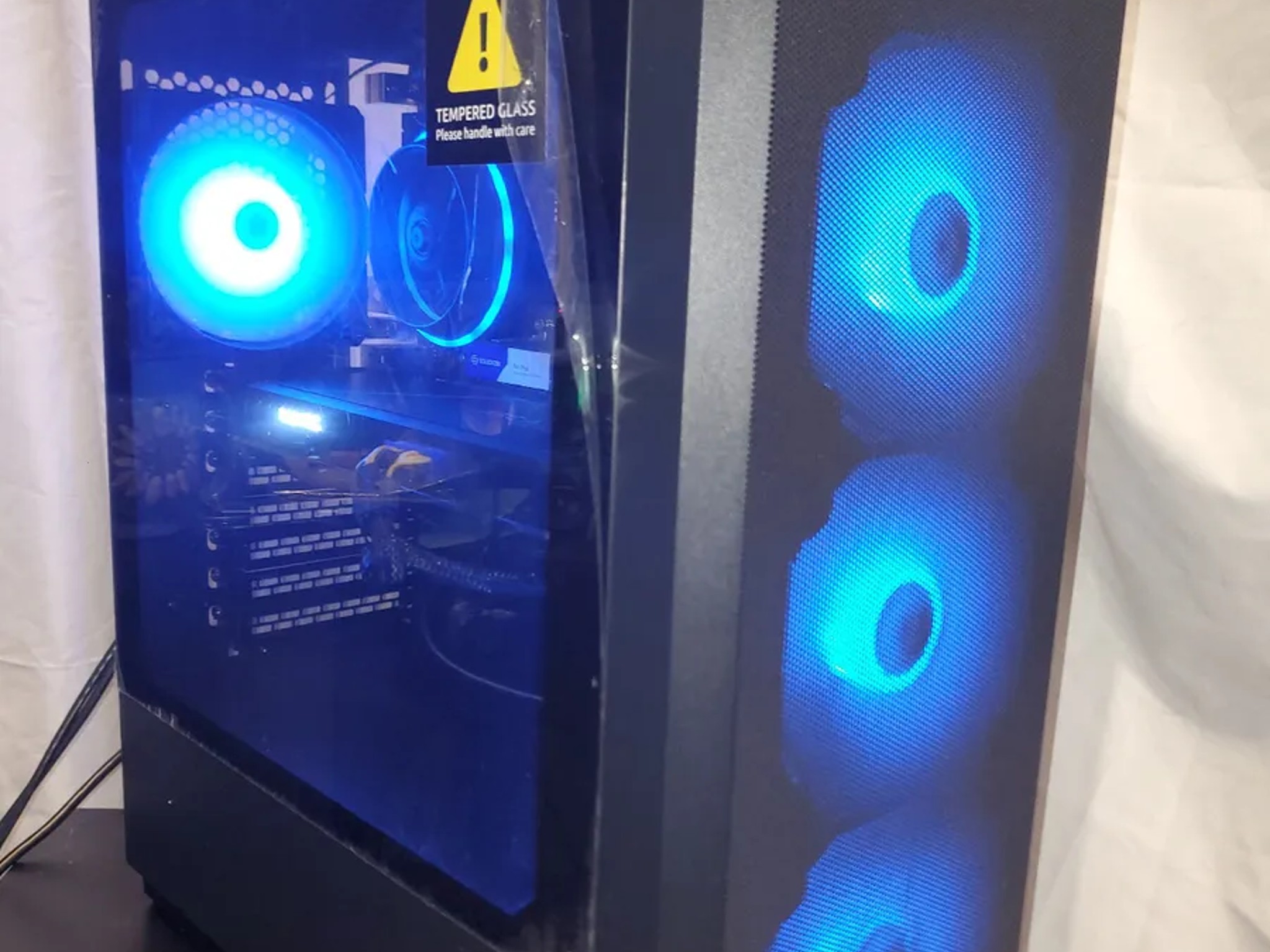 Phanteks Intel Core i7, 16GB RAM, ARC A750, PCIe 4.0 2TB, 1440p Gaming PC