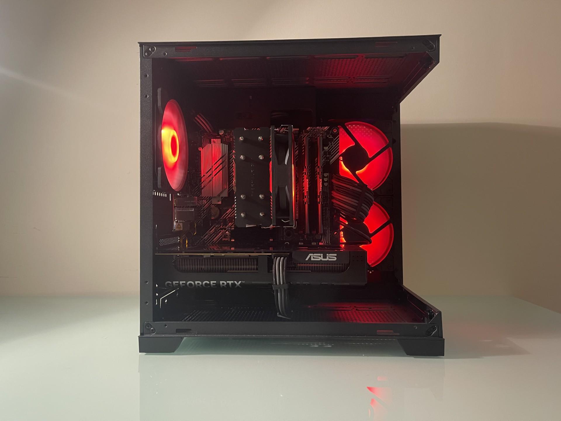 New Black and Silver RTX 5060 PC | Ryzen 5 * 1TB NVME SSD * 650w PSU