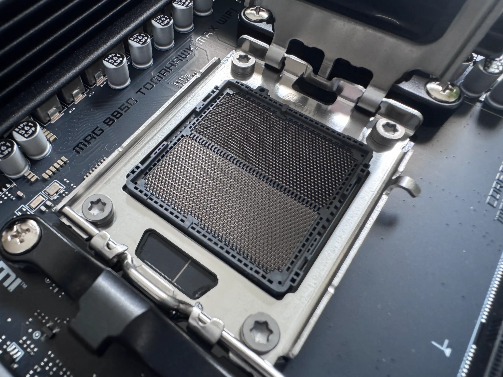 MSI - MAG B850 TOMAHAWK MAX Wi-Fi