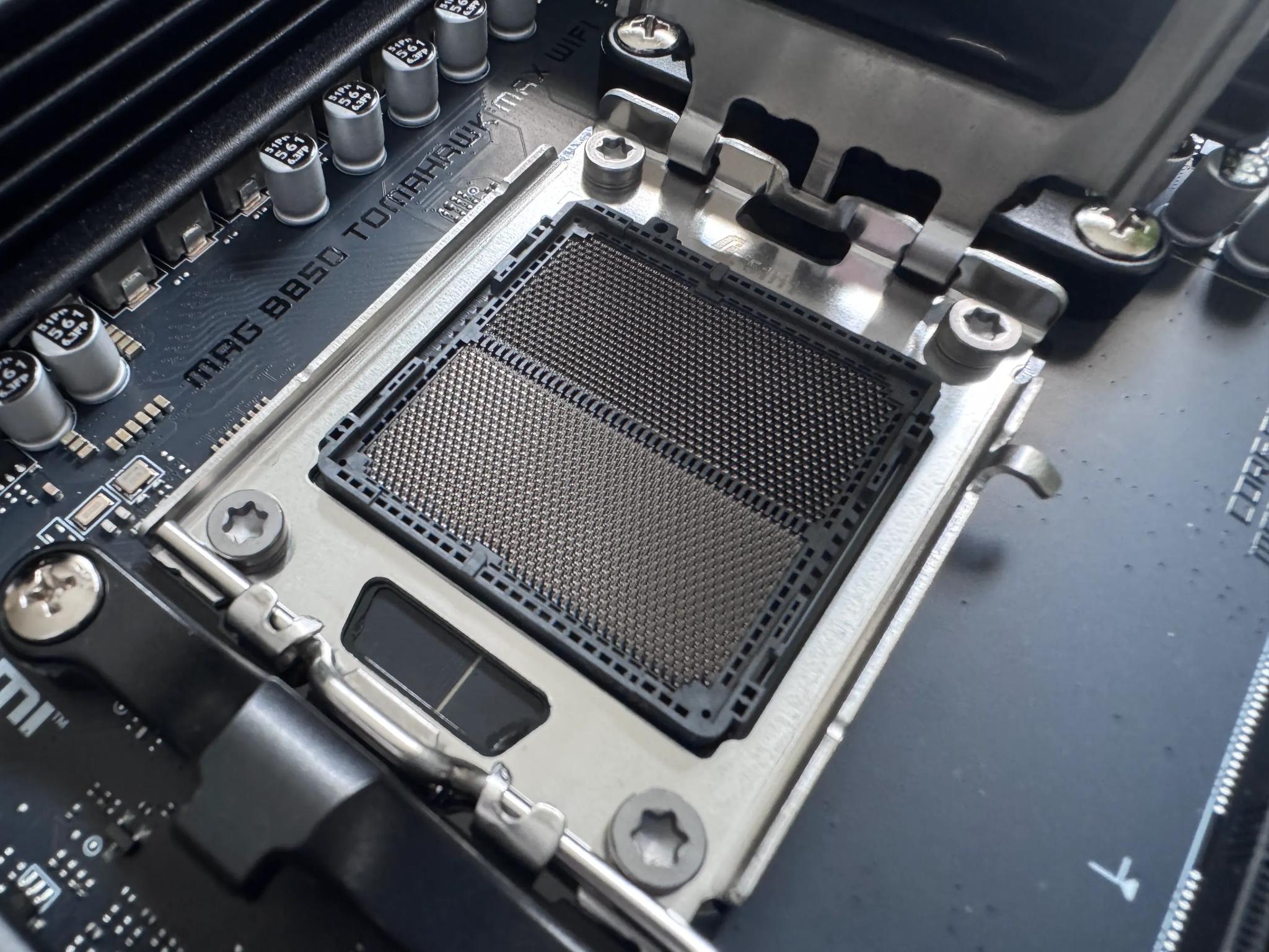 MSI - MAG B850 TOMAHAWK MAX Wi-Fi