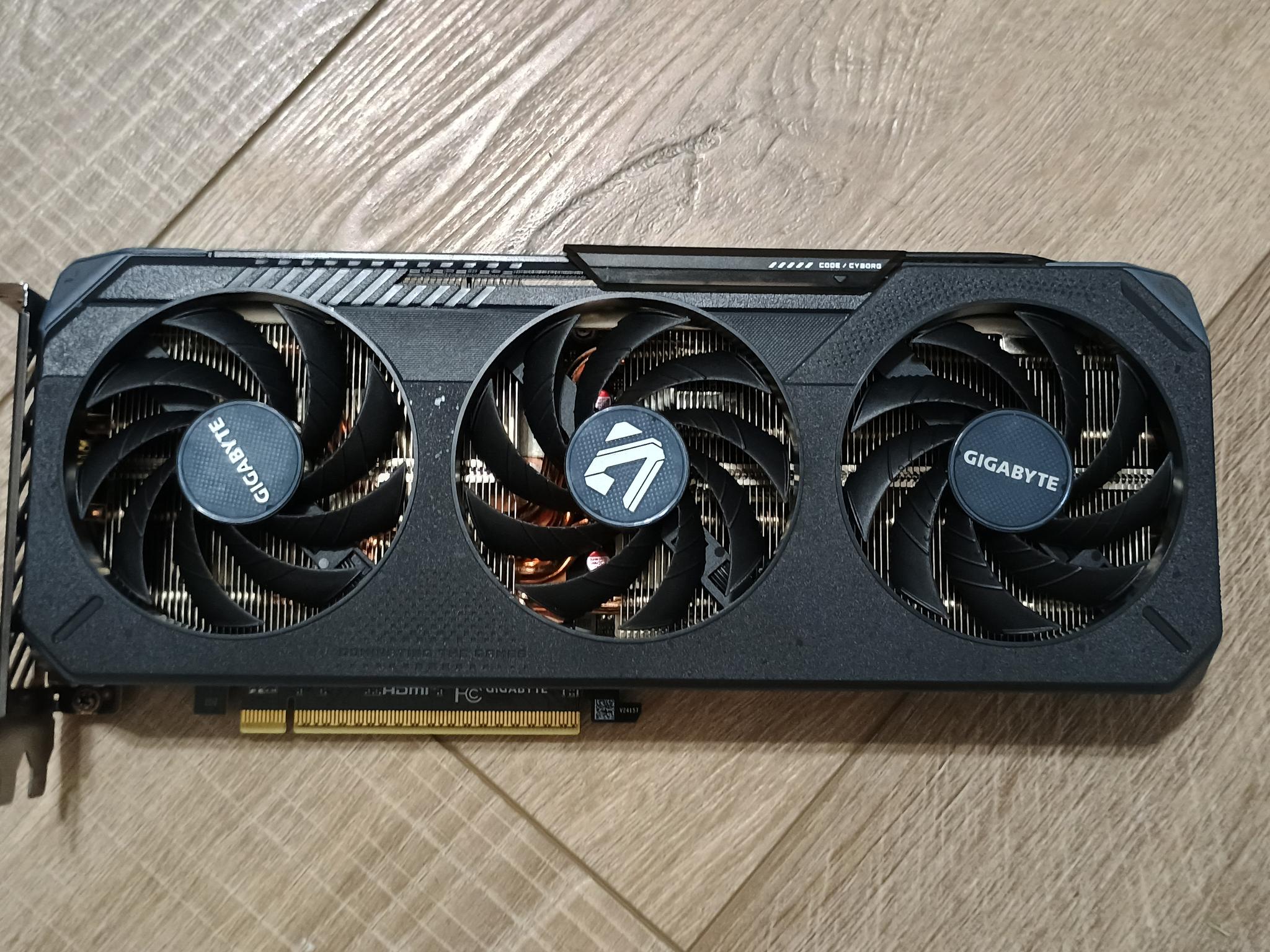 GIGABYTE Radeon RX 9060 XT GAMING OC 8G