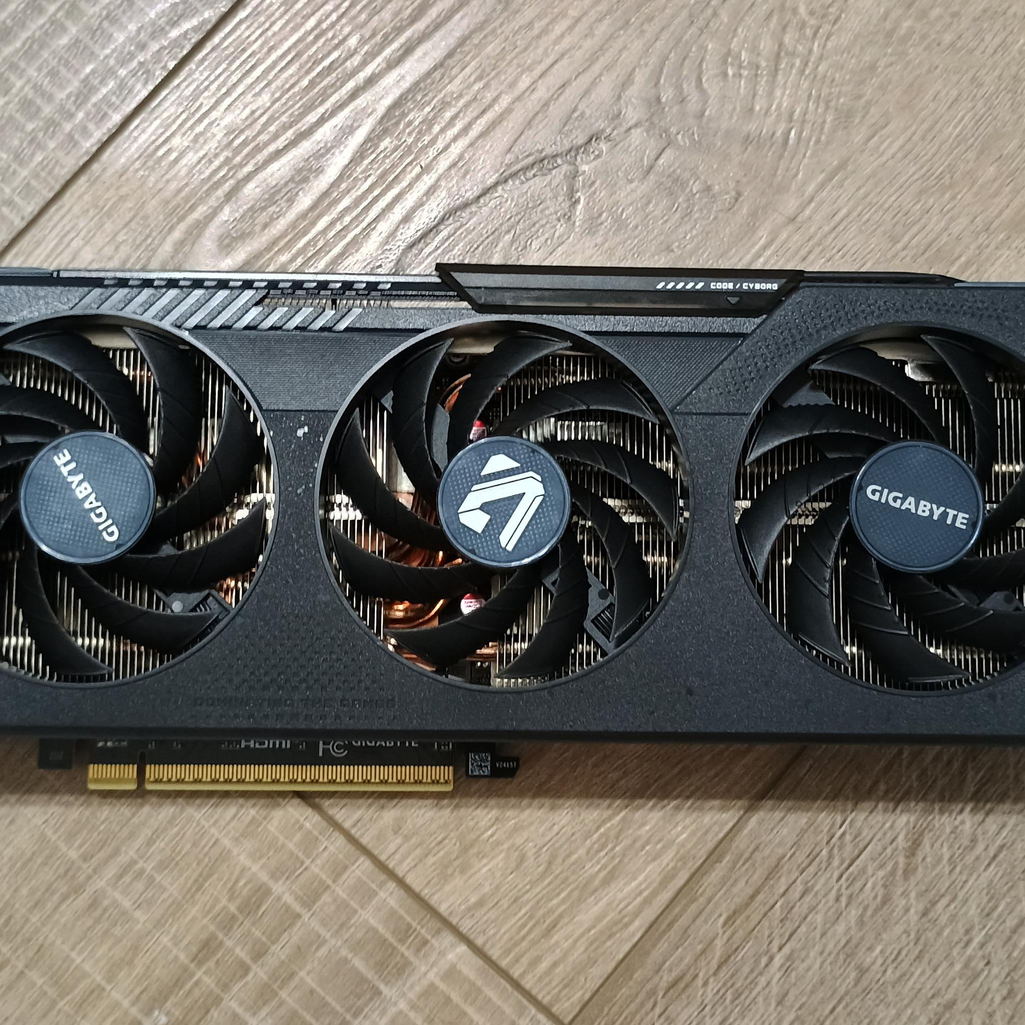 GIGABYTE Radeon RX 9060 XT GAMING OC 8G