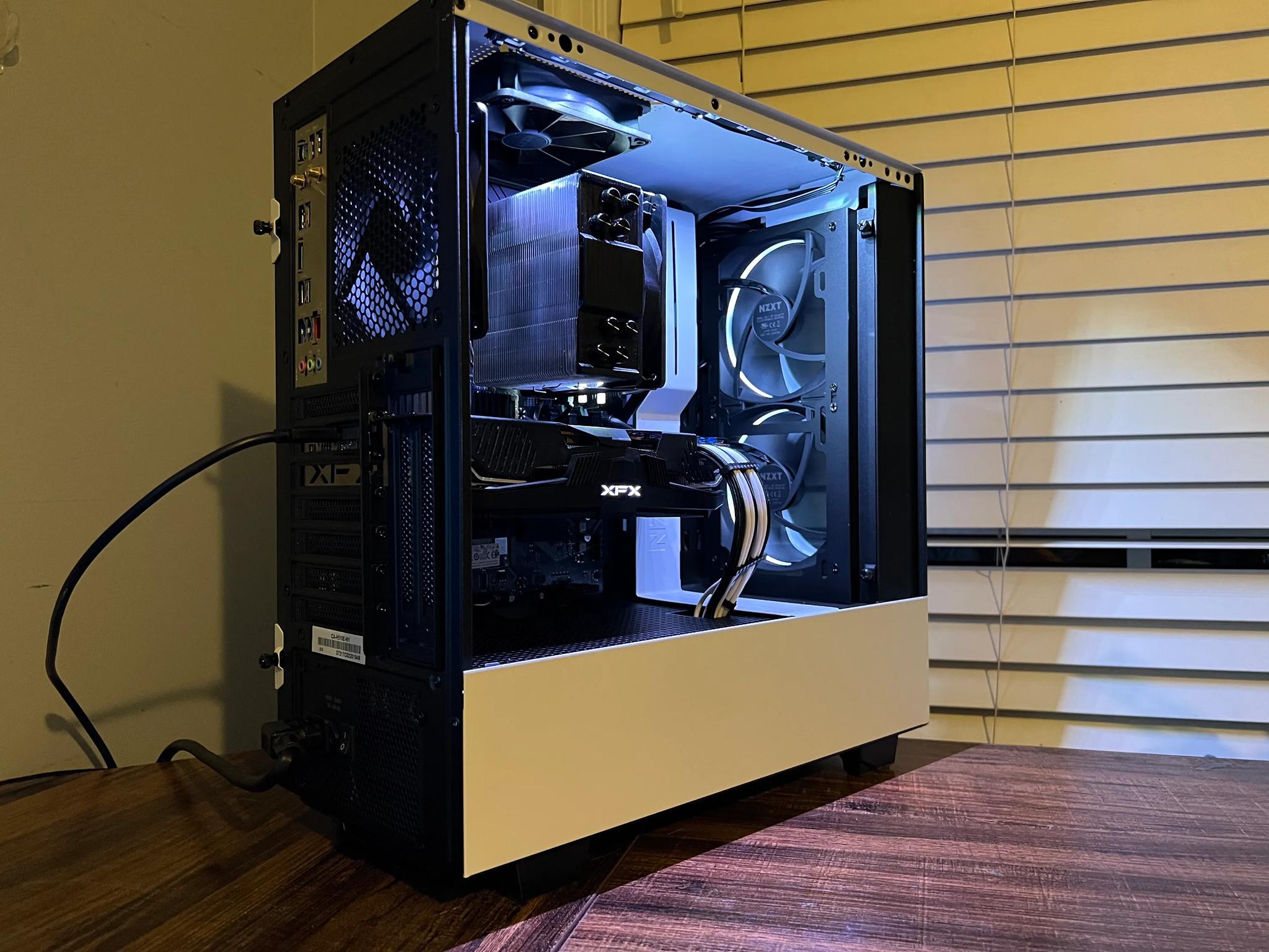 Whiteline: i5-10400, RX 5700xt Gaming PC