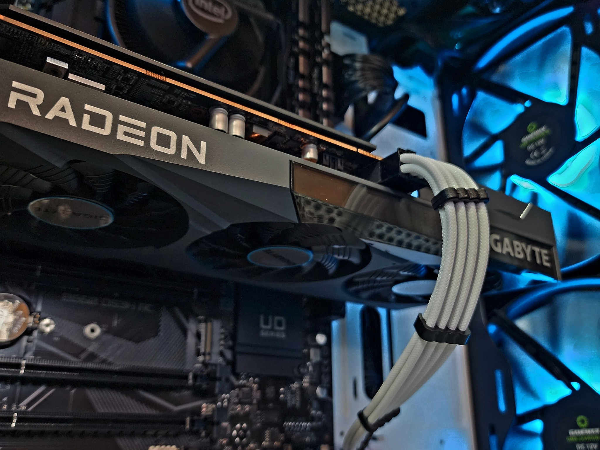 🖤🤍💙 Gigabyte Eagle Radeon RX 6600 8GB // Intel Core i5 11400 // OLOy 16GB 3200MHz