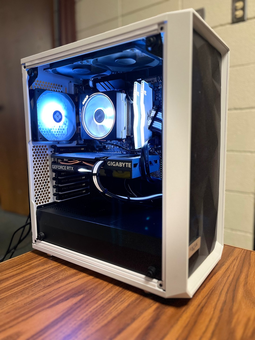 AMD Ryzen 5 3600 | RTX 3060 TI | 1TB SSD | 16gb RAM | Jawa
