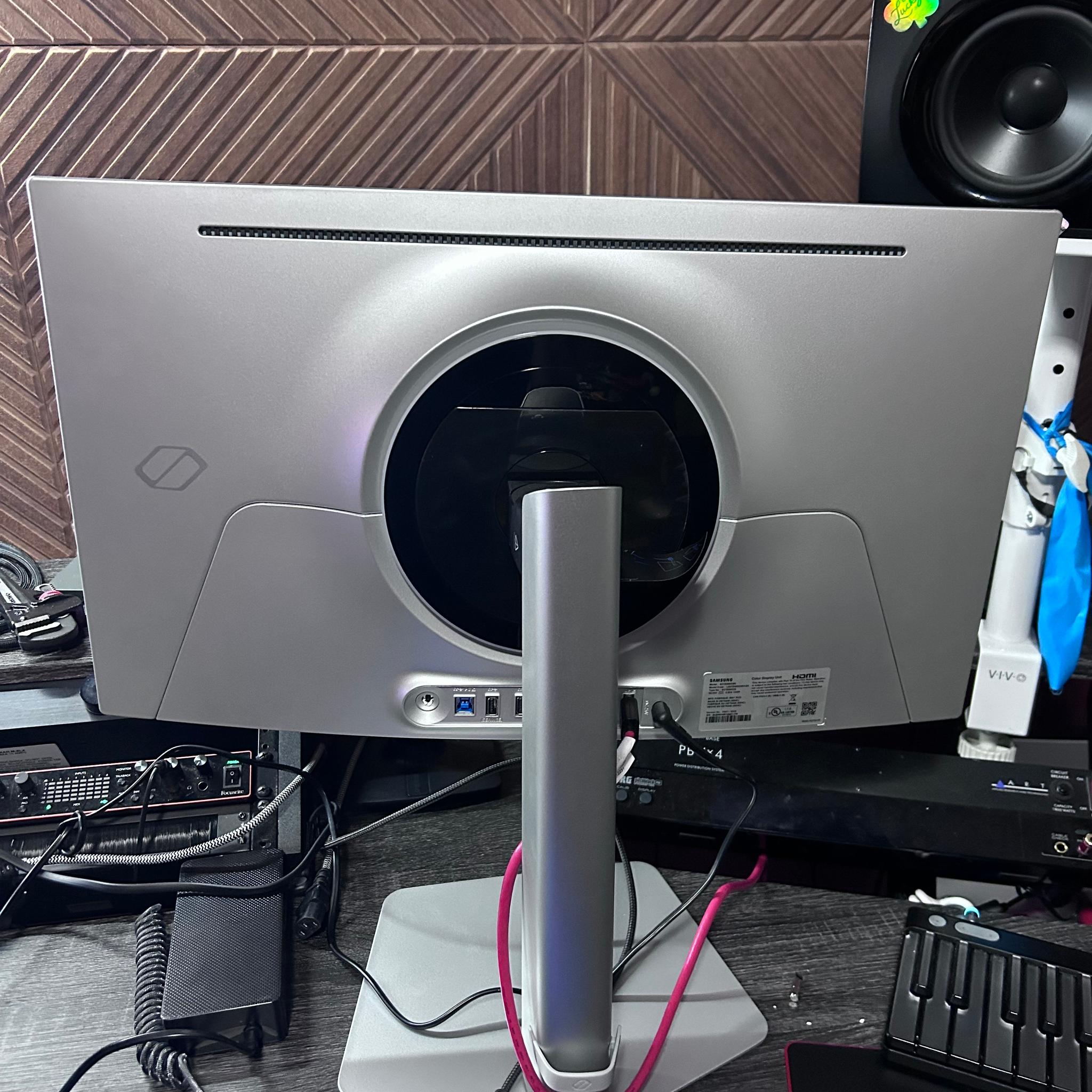 Samsung 27" (360hz) OLED Odyssey G6 0.03ms FreeSync™ Pro Gaming Monitor (Protector Film In-tact)