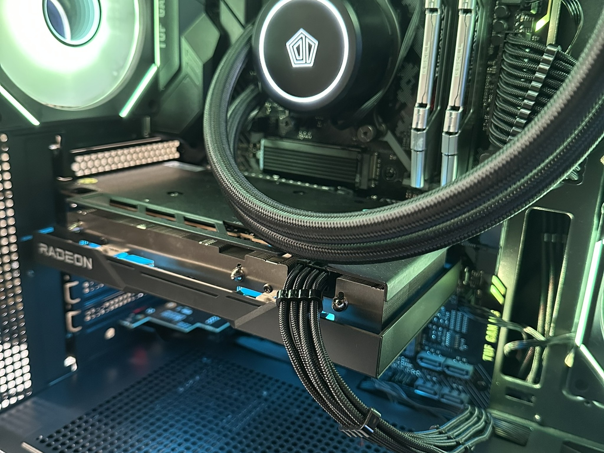 Gaming PC - Ryzen 7 2700X / RX 6600 XT / 512GB NVME / 16GB RAM