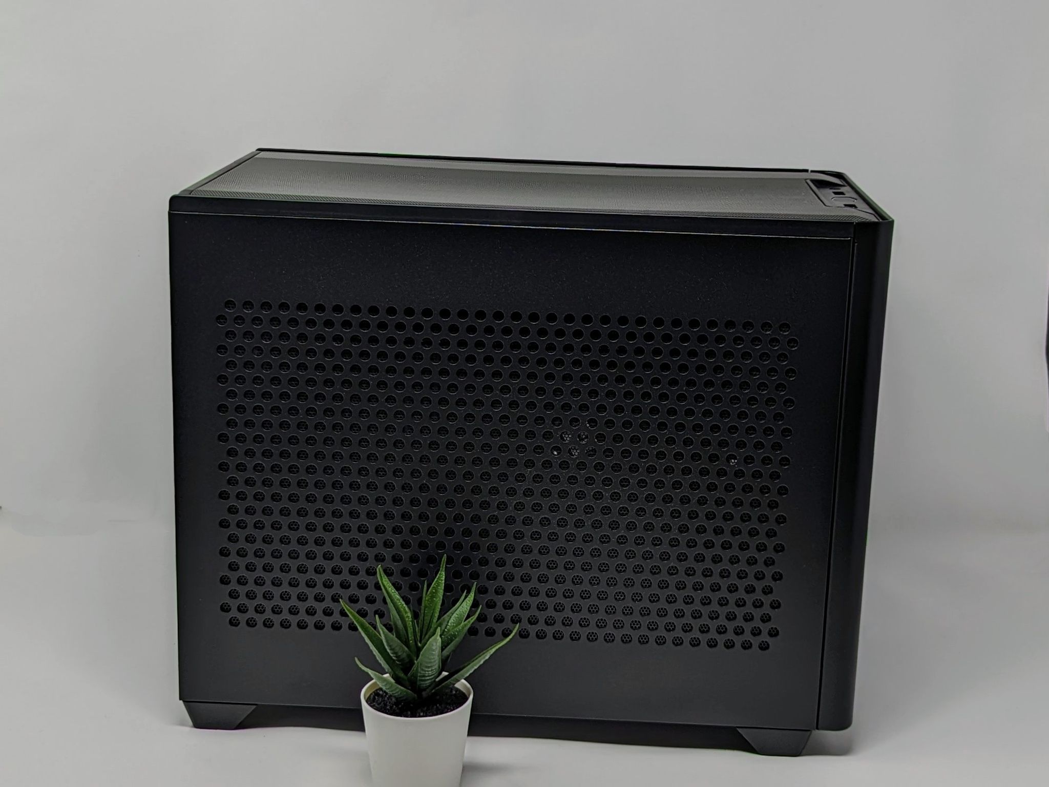 Minimalist Power ITX | RTX 4070 | Intel i5-12600K | 32gb RAM | 4TB Gen 4 NVMe SSD