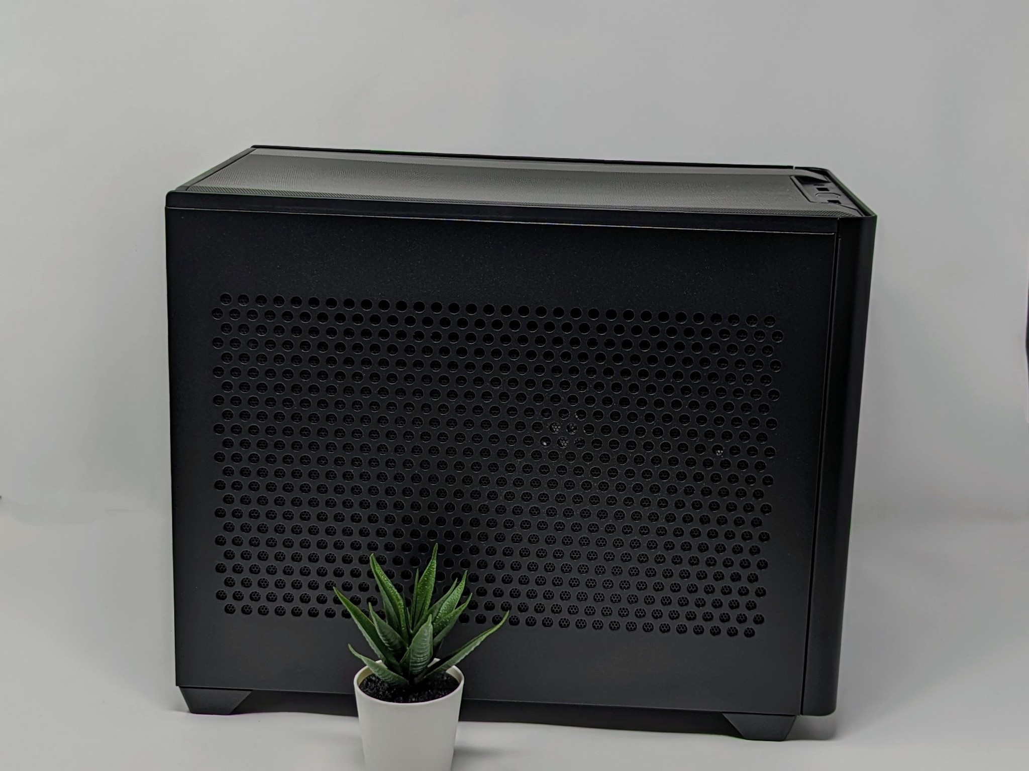 Minimalist Power ITX | RTX 4070 | Intel i5-12600K | 32gb RAM | 4TB Gen 4 NVMe SSD