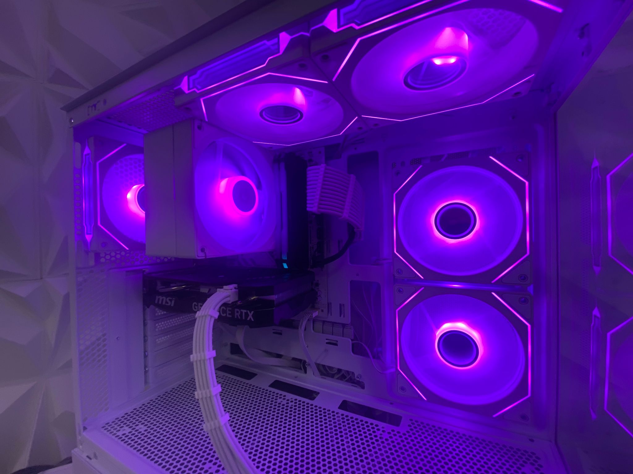❄️🧊💎- Whiteout 1440P Gaming PC | RTX 4060 | Ryzen 5 5600X | 32GB RAM | 1TB NVME SSD ❄️🧊💎