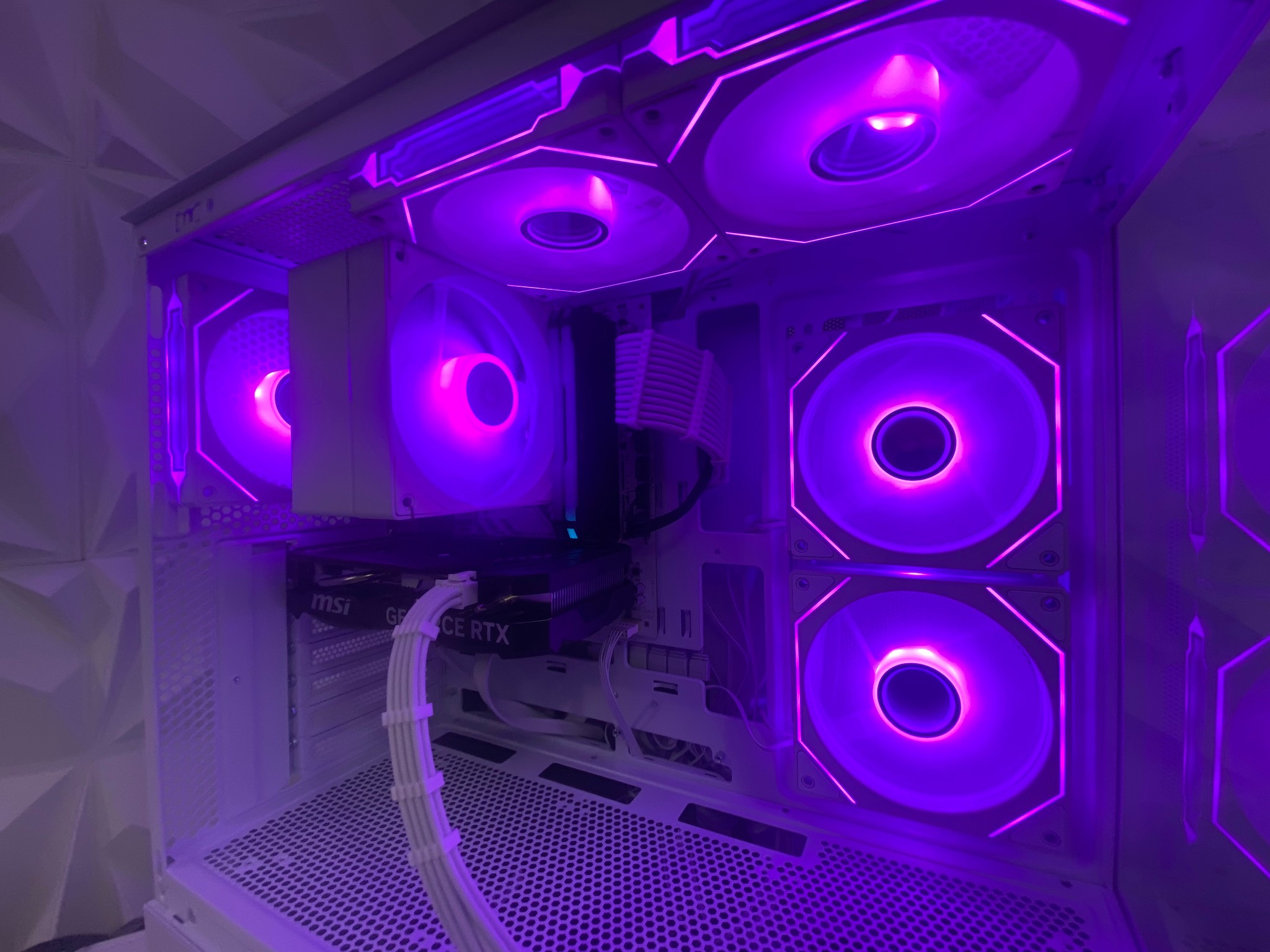❄️🧊💎- Whiteout 1440P Gaming PC | RTX 4060 | Ryzen 5 5600X | 32GB RAM | 1TB NVME SSD ❄️🧊💎