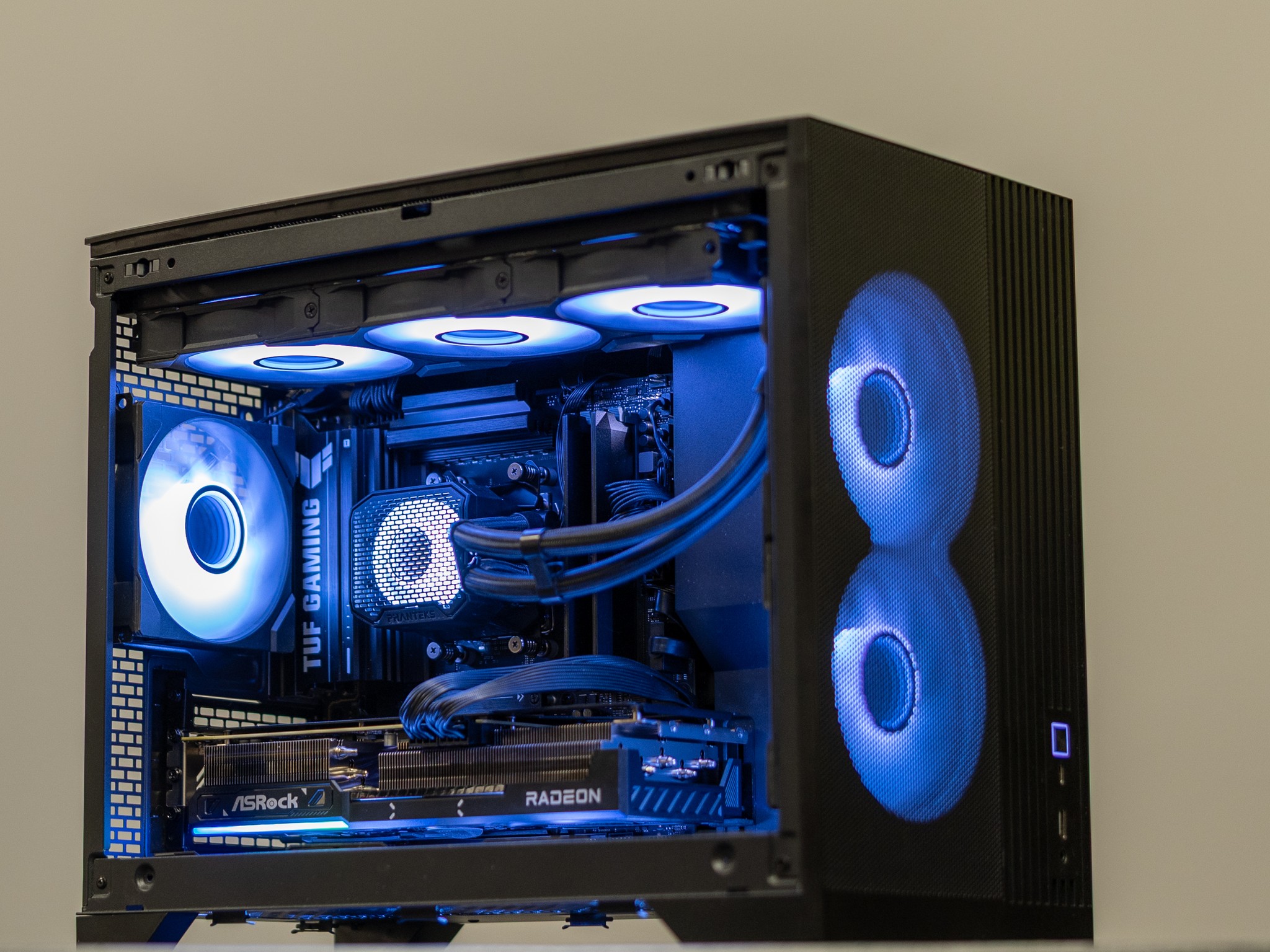RX 9070 XT | Ryzen 7 7800X3D | 2TB SSD | 32GB DDR5 | Custom Gaming / Streaming PC Build