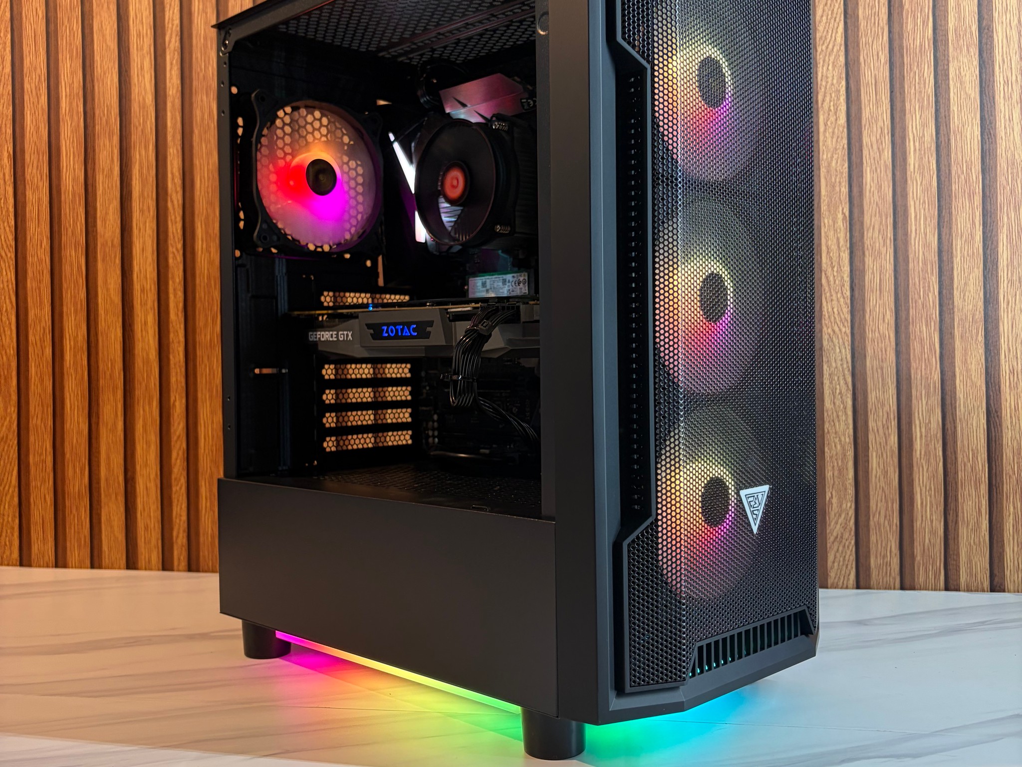 GTX 1080TI 11GB | I7 7700 | 16GB DDR4 | 550W | 256GB NVME