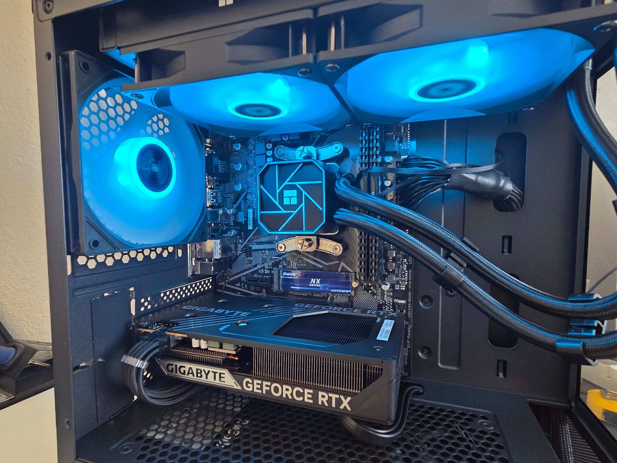 🔥 Frostshade RTX 5060 Gaming PC 🖤❄️