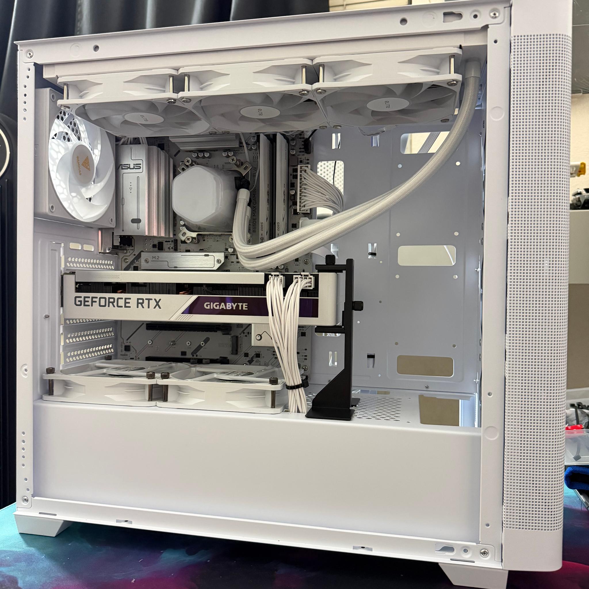 🧊❄️ All White AM5 gaming build! Ryzen 5 8600G | 32GB DDR5 | 1TB NVME SSD | 3070 ❄️🧊