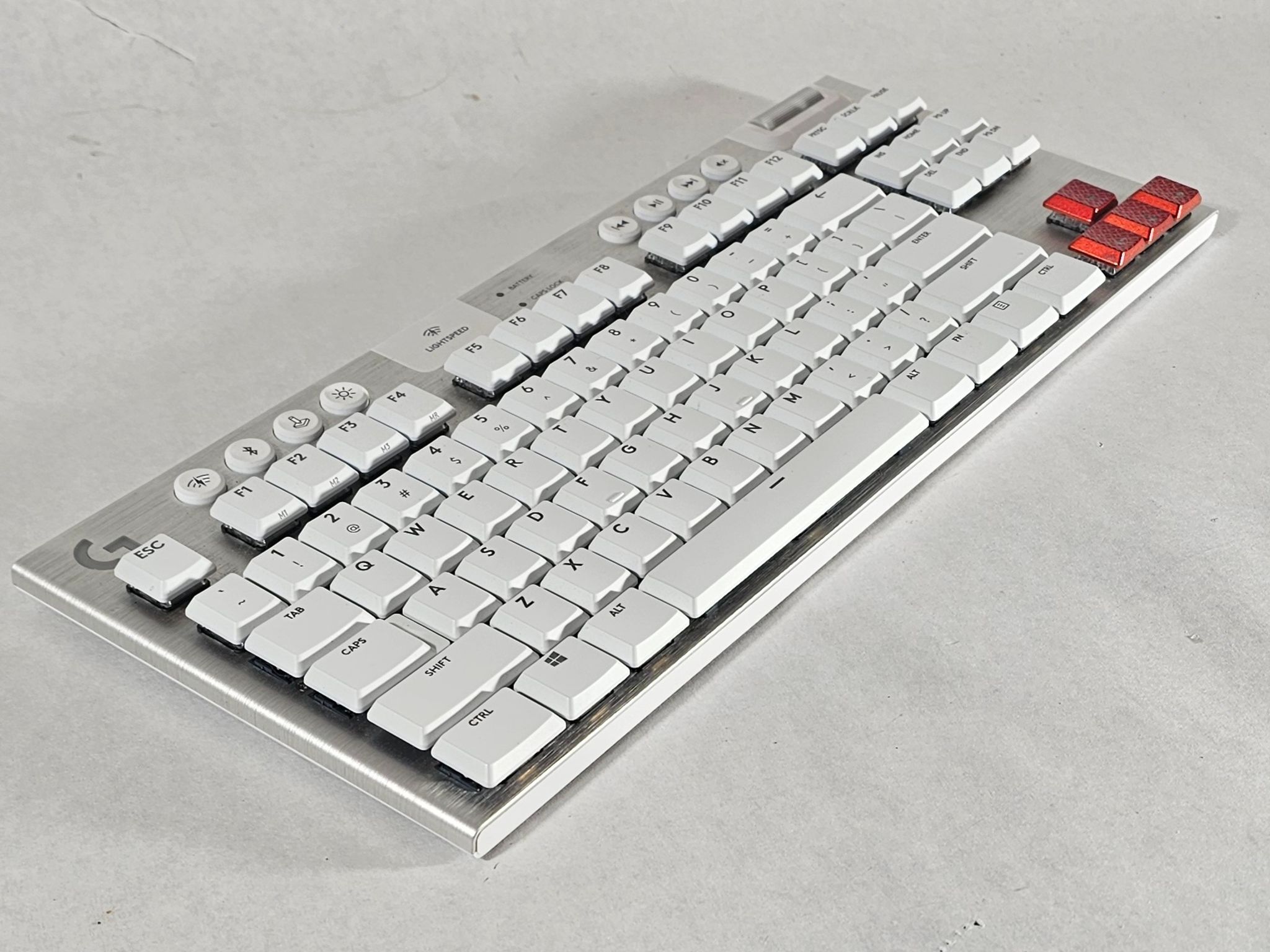 Logitech G915 TKL LIGHTSPEED Wireless RGB Mechanical Gaming Keyboard (Tactile) - White/Silver