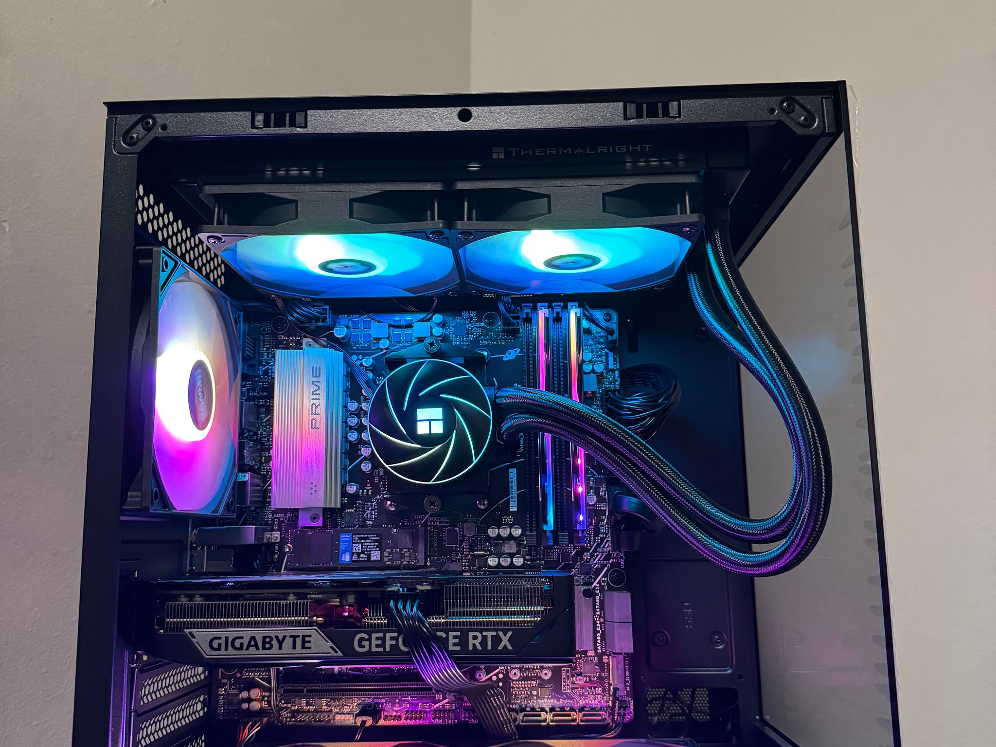 Ryzen 7 9700X / RTX 5060 Ti 16GB Gaming PC