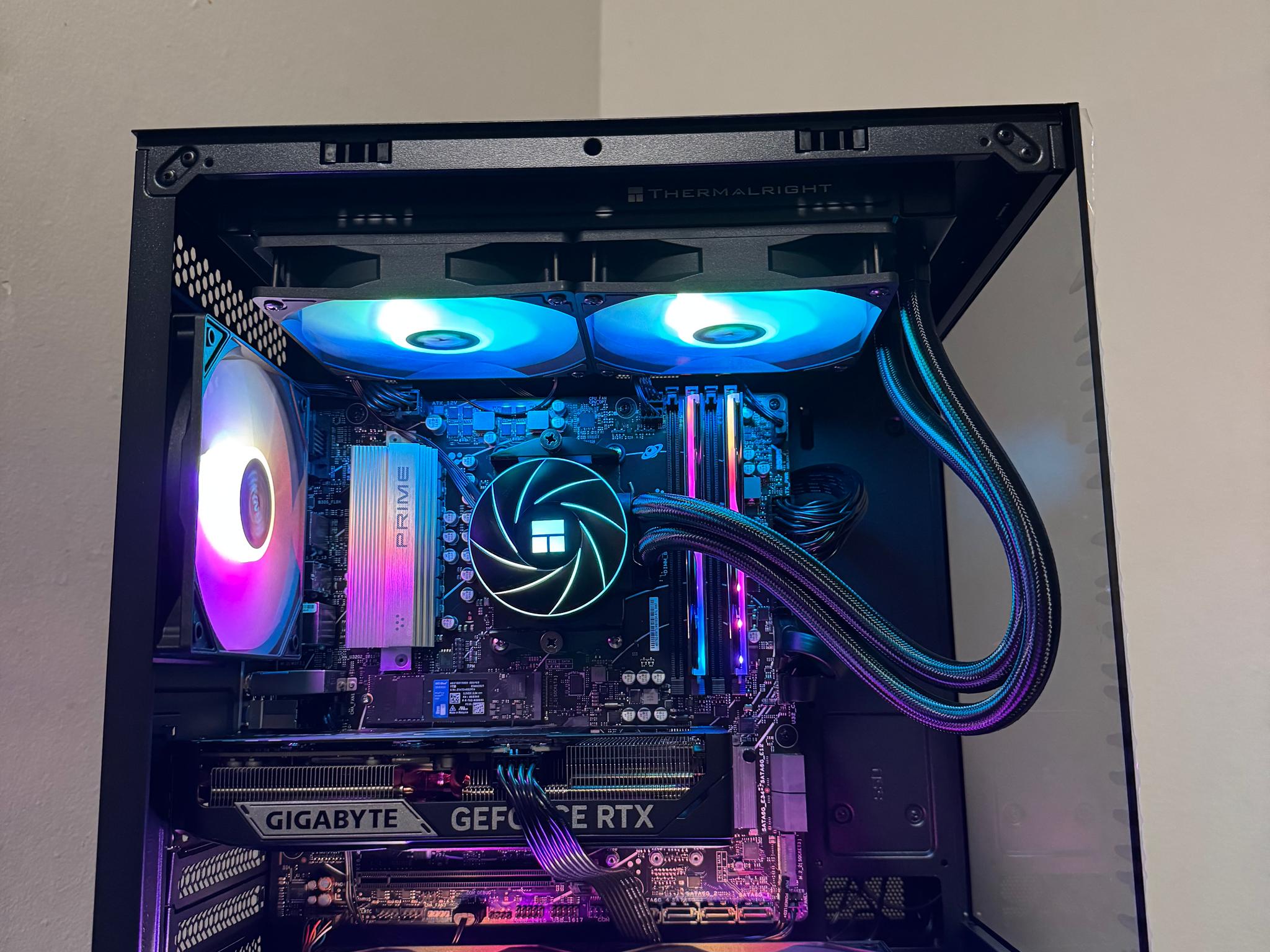 Ryzen 7 9700X / RTX 5060 Ti 16GB Gaming PC