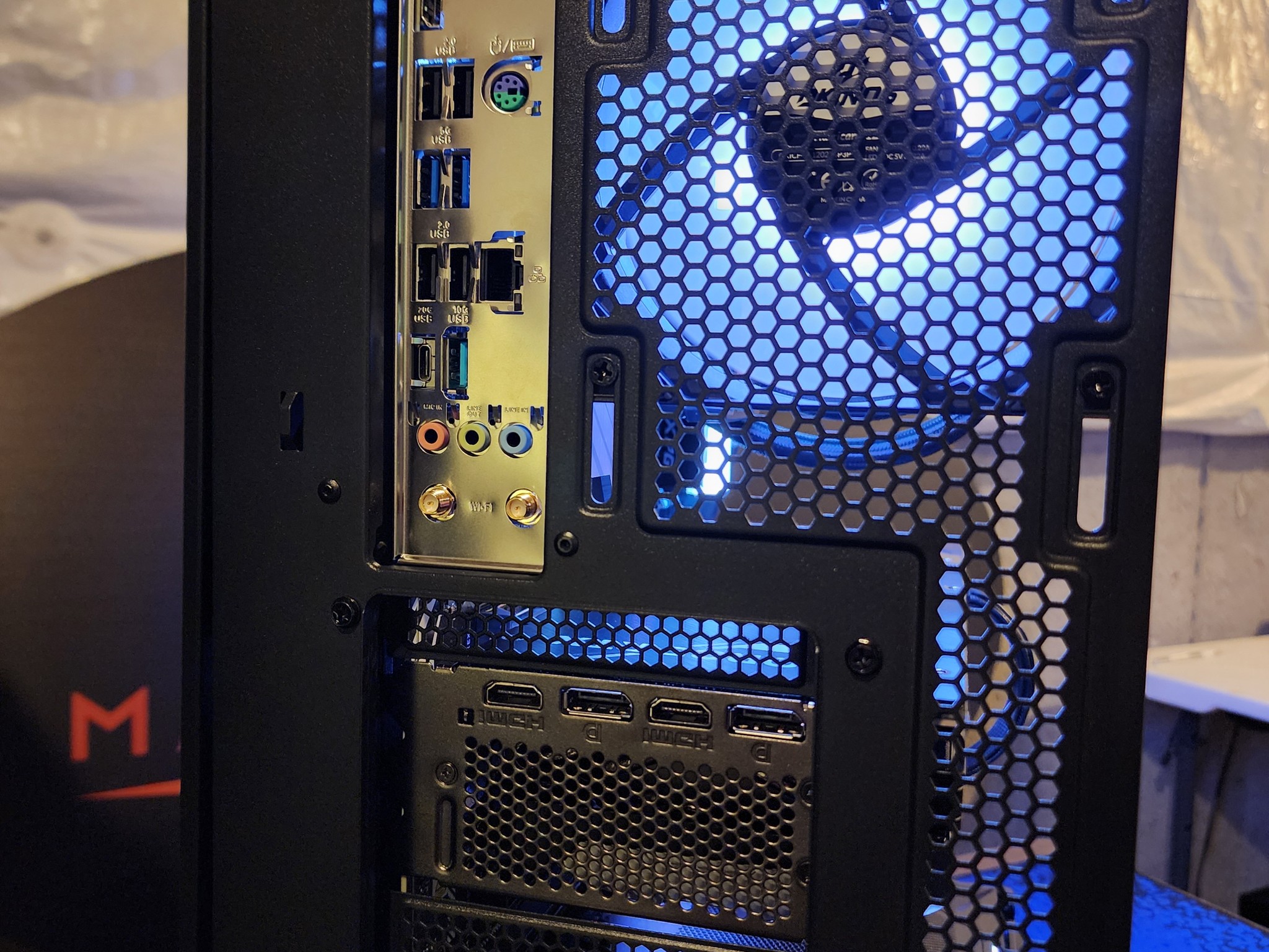 RTX 4080 SUPER / i9-14900KF / 32GB DDR5 RAM / 2TB NVMe SSD
