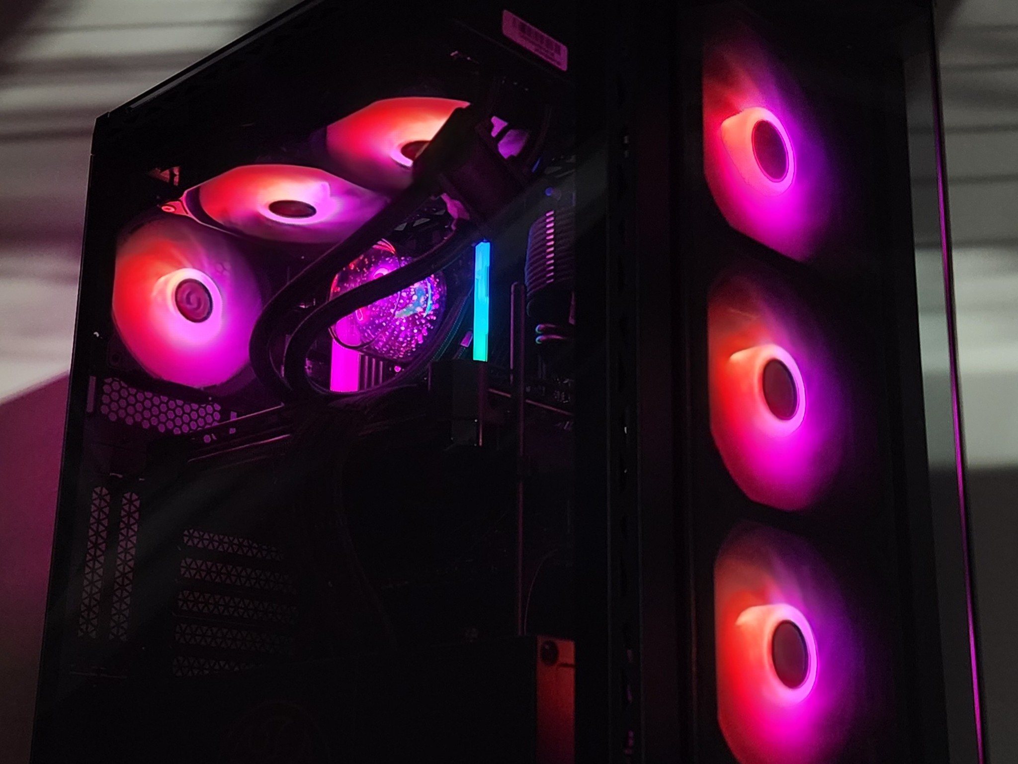 Gaming PC Ryzen 5 9600X 16GB RAM 1TB SSD RX 7700 XT 12GB Windows 11 Computer