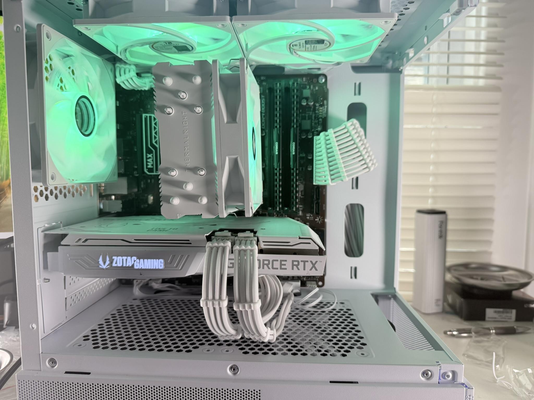 White RTX 3070|5 3600|16gb RAM