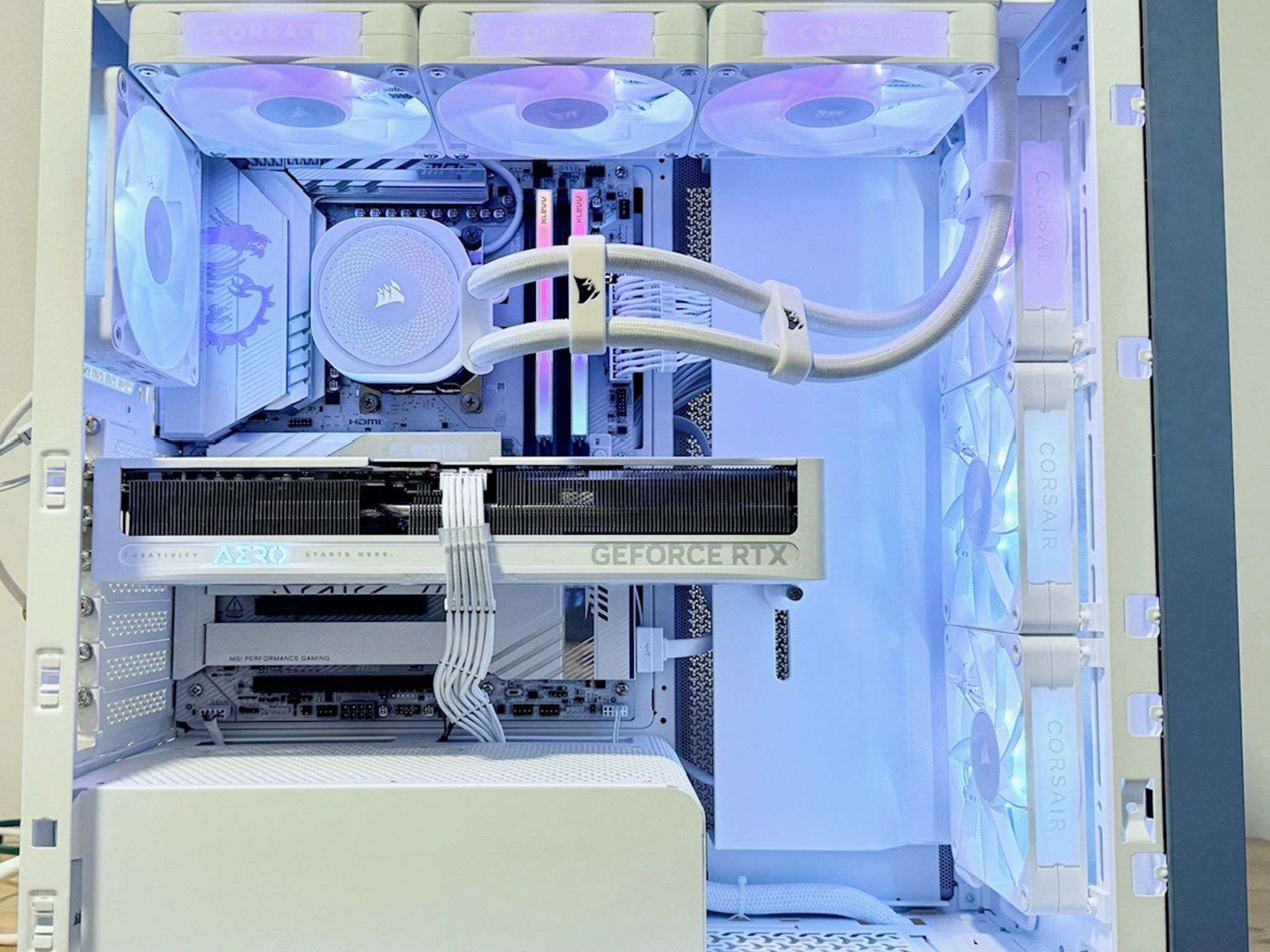 Corsair Nova Color Shift RTX Aero 5070 OC 12GB
