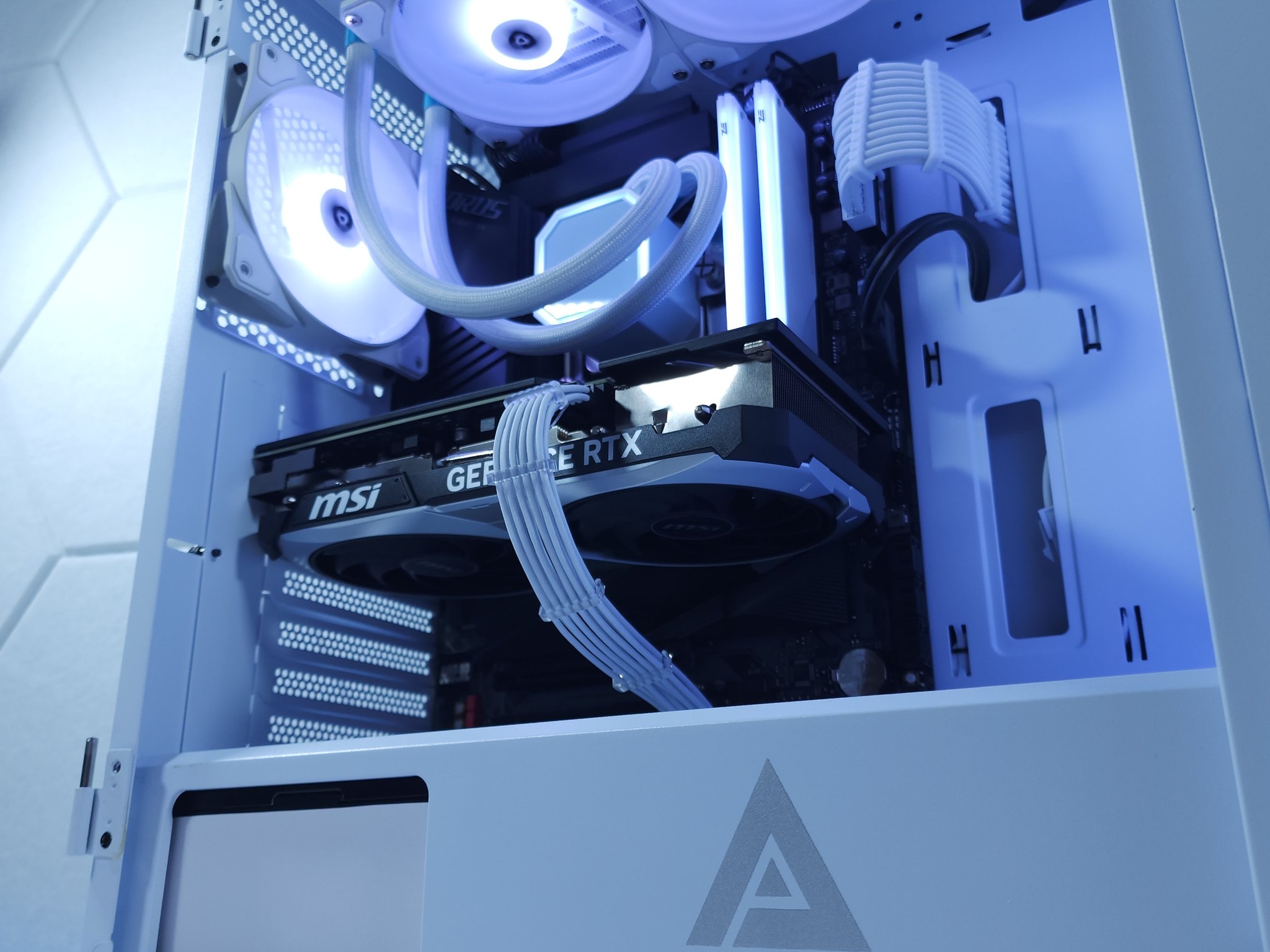 🤍🤍1440p Gaming | RTX 4070 Ti 12GB | Core i5 12600KF | 32GB 5600MHz DDR5 | 2TB NVMe SSD Gen 4