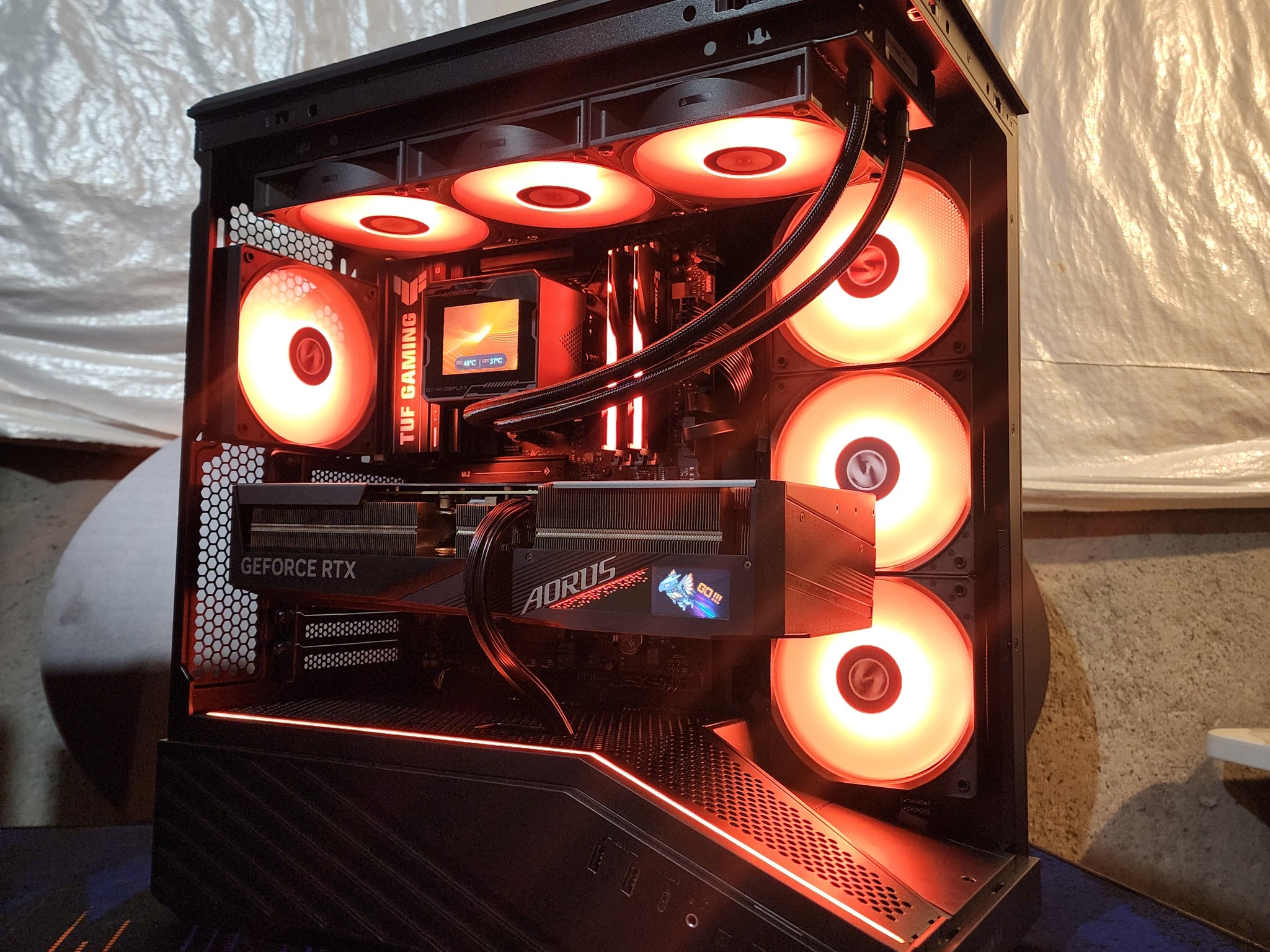RTX 4080 / Ryzen 7 7800X3D / 32GB DDR5 RAM / 2TB NVMe