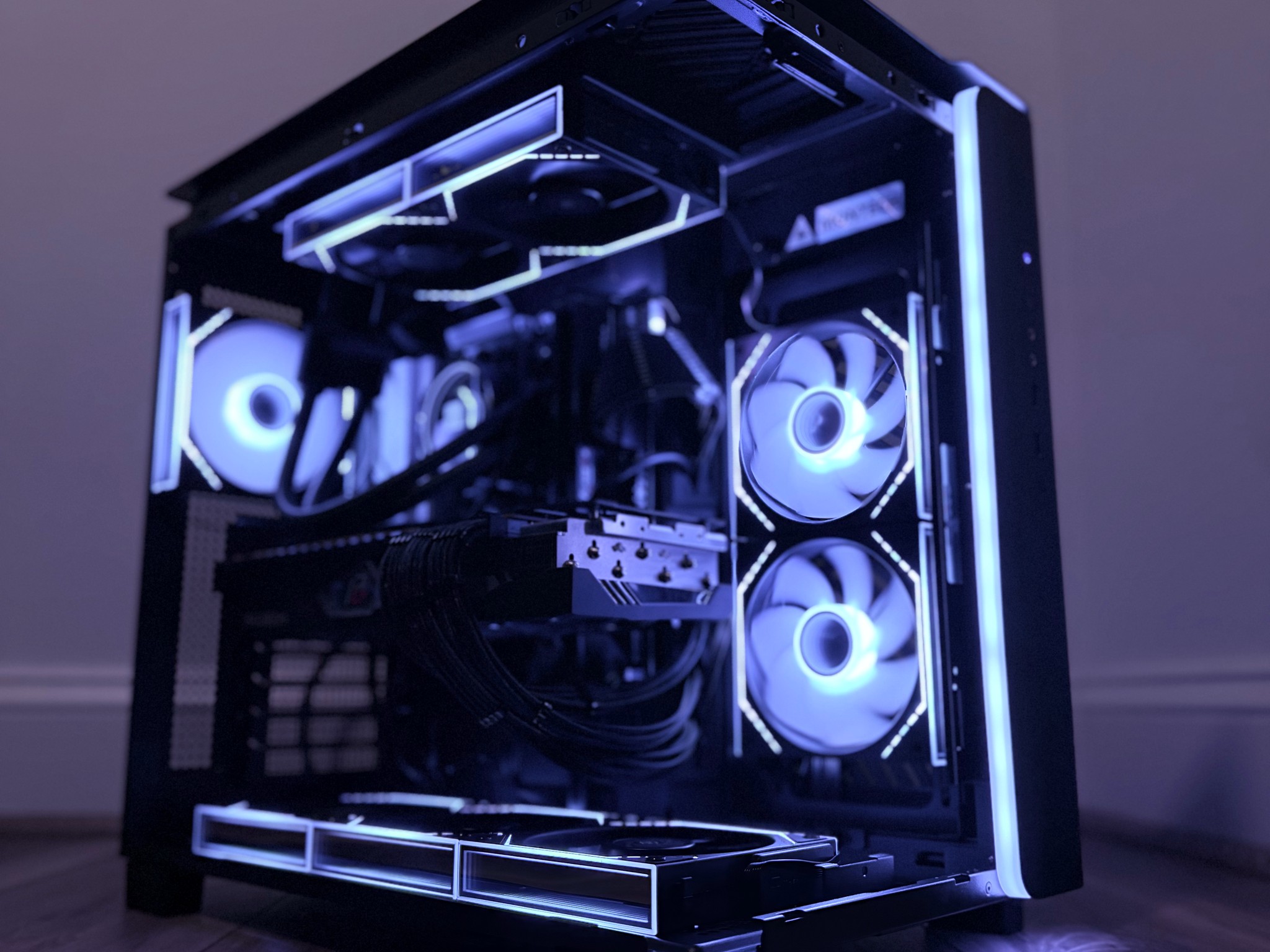 ❄️"Artic Veil"❄️| 4k Gaming | 7900 XTX 24gb| Ryzen 9 7900 | 32GB Ram | 2tb SSD | WiFi