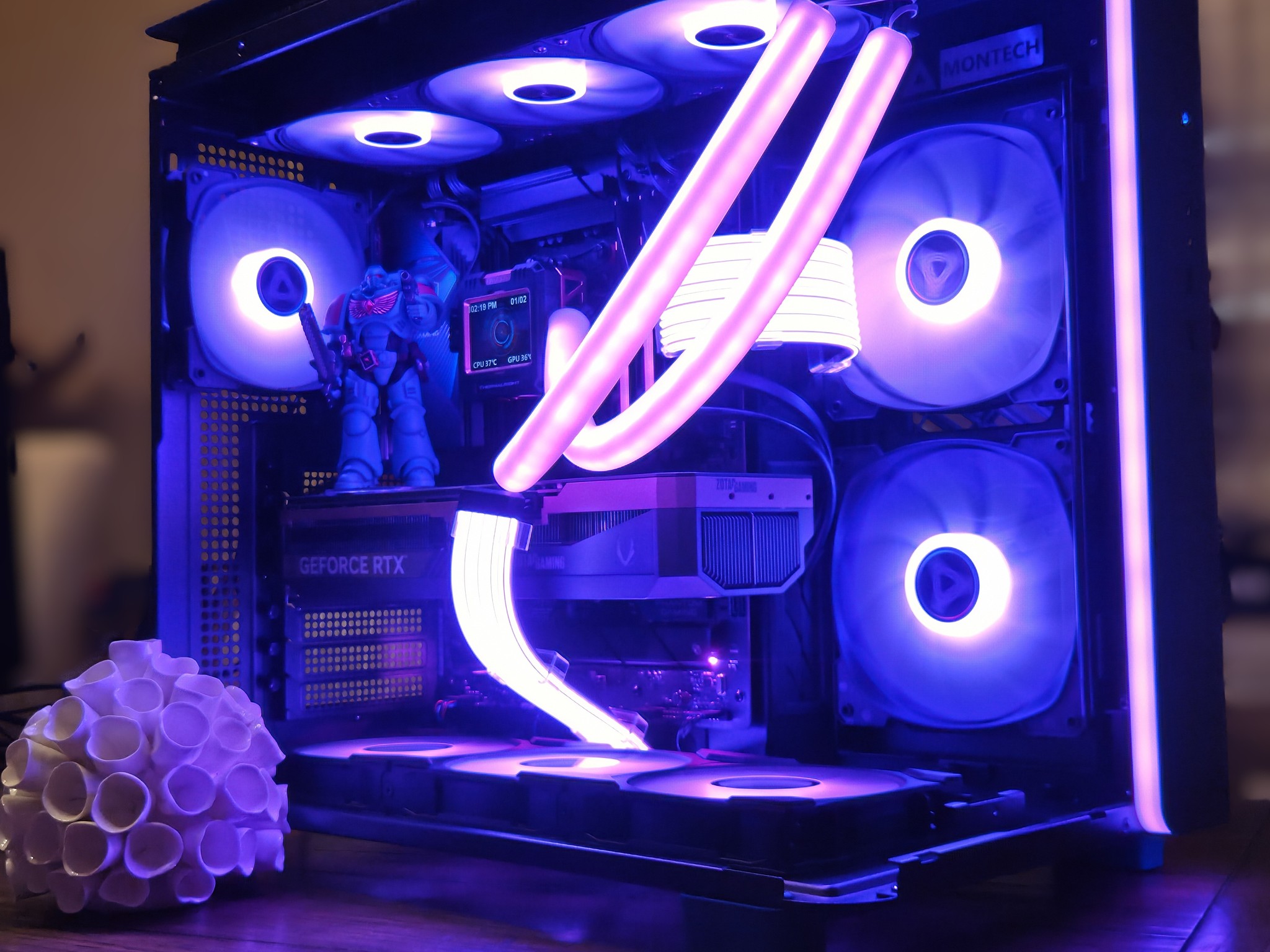 The Space Marine! | RTX 5070 Ti Gaming PC | Ryzen 7 9800X3D | 32GB DDR5 | 2TB NVMe | LCD Display