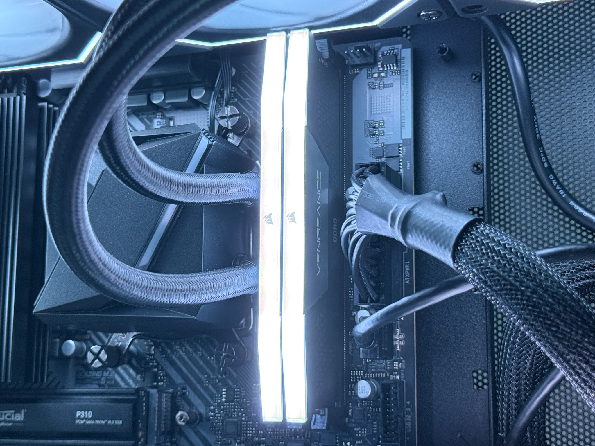 4K Streaming PC - The White Sentinel | RTX 5080 OC | 7950X3D | 32GB DDR5 | 2TB NVME SSD | 1000W Gold