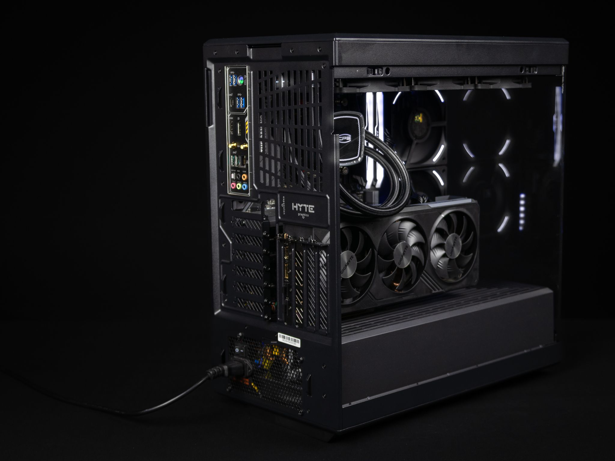 “Deuxdarc” RX 7700XT Ryzen 7 32GB Windows 11 2TB Workstation Gaming PC