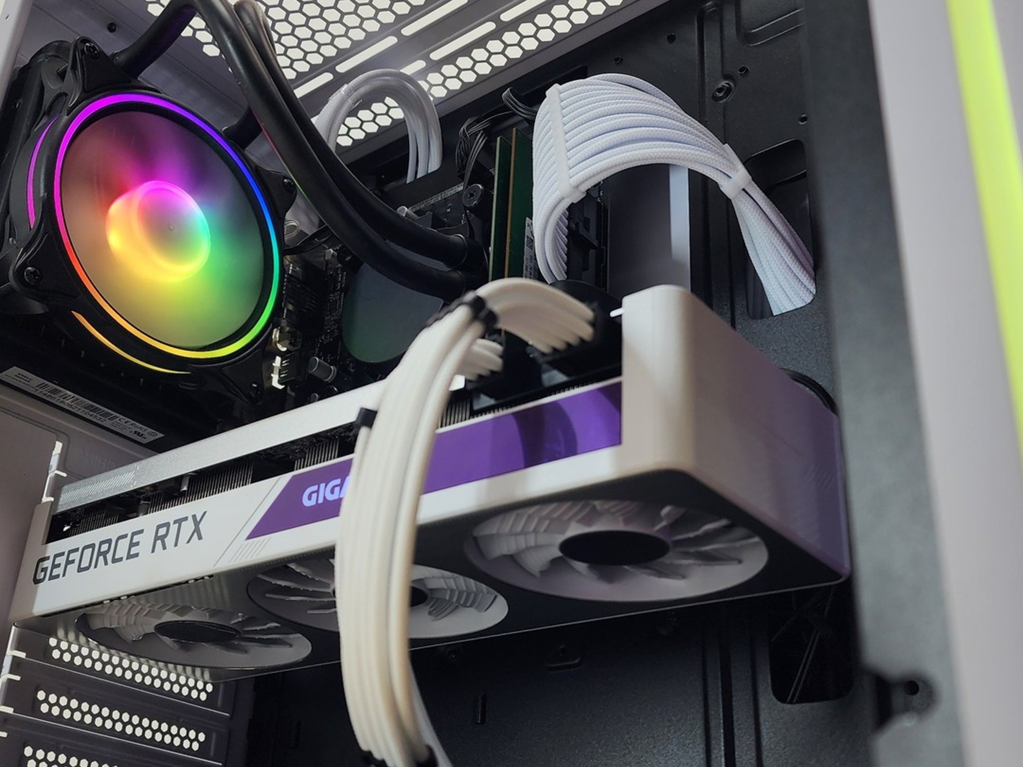 Gaming PC i7-9700 16GB RAM 500GB SSD+1TB HDD RTX 3070 8GB White Win 11 Computer