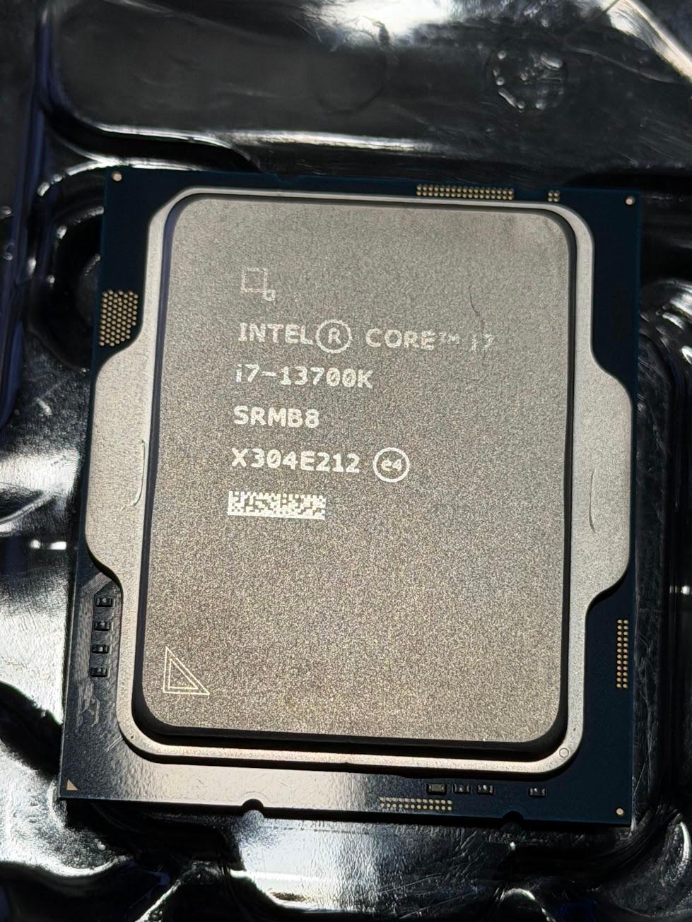 Intel i7-13700K