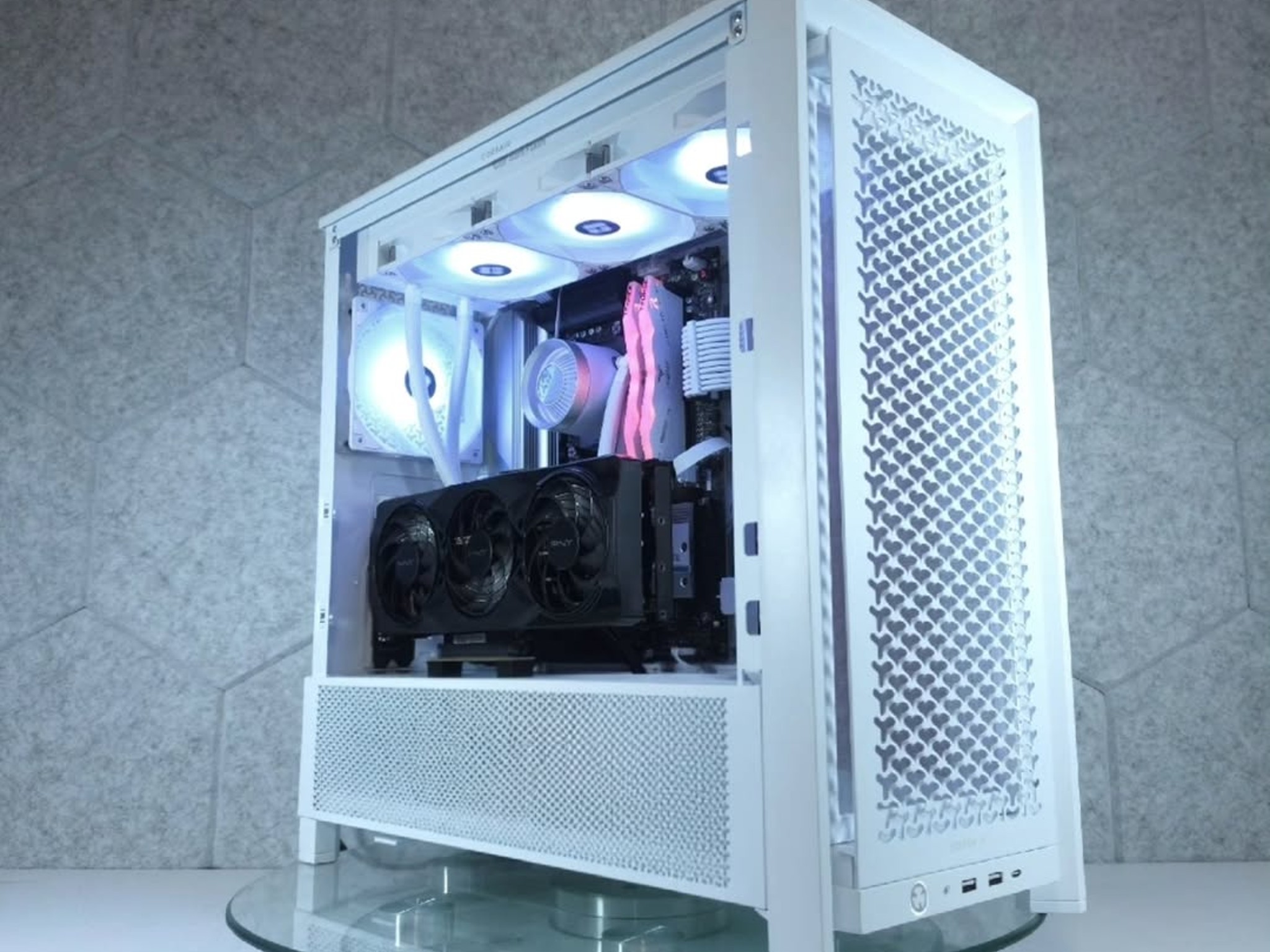 ASUS RTX 5070 ❤️ Ryzen 7 9800X3D