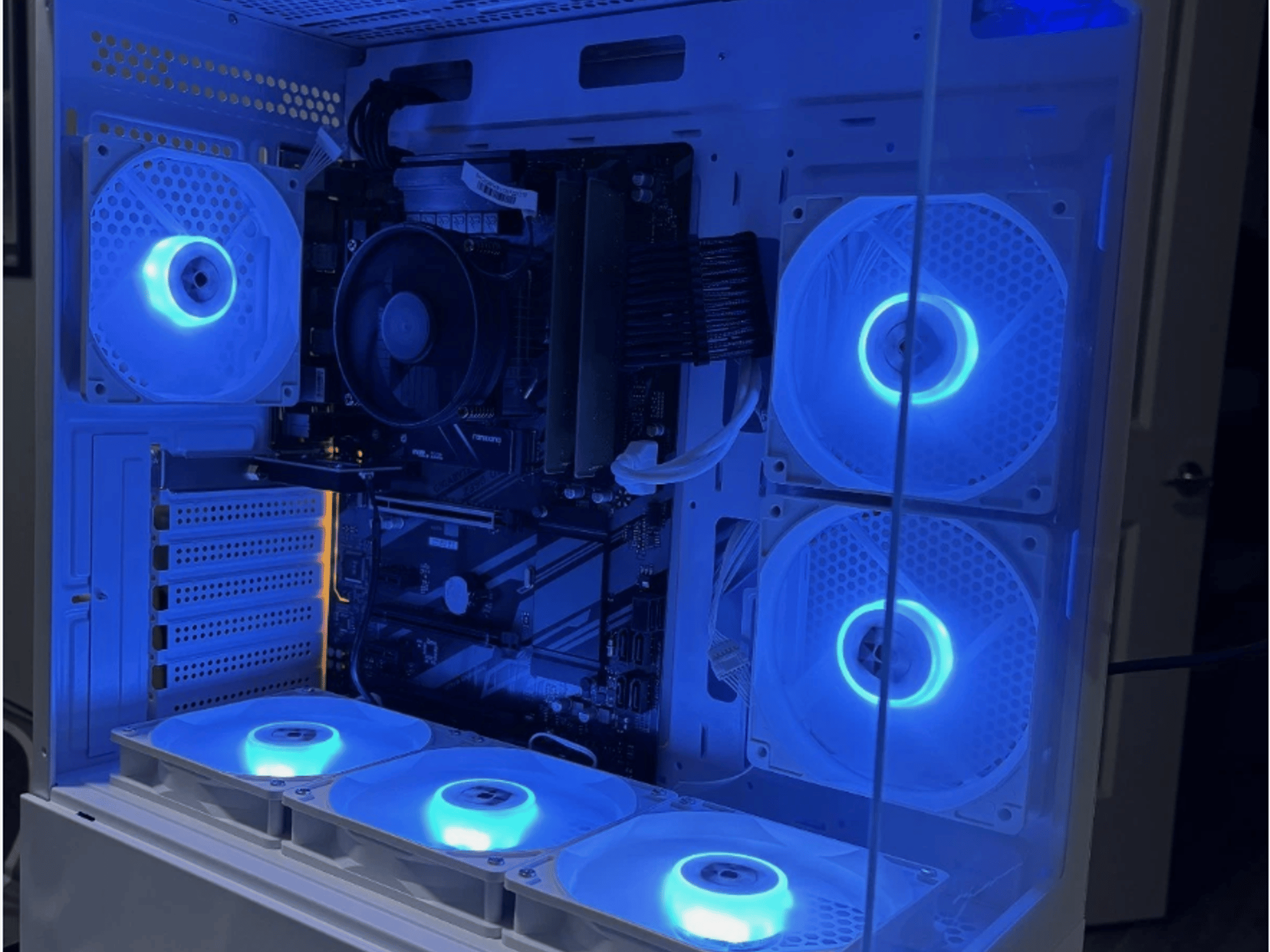 I7 9700k | 16GB DDR4 | 500GB NVME | ARGB Fans